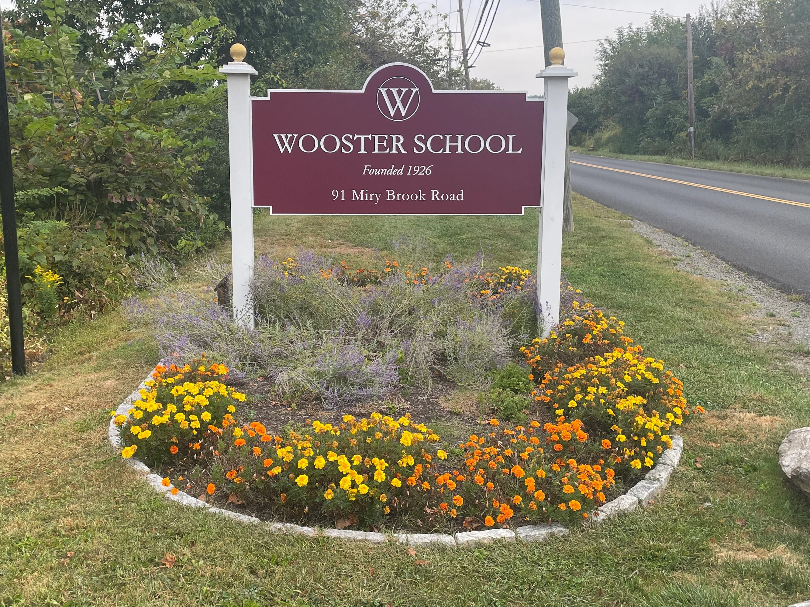 8 MustHave Outdoor Signs for Businesses in Danbury, CT