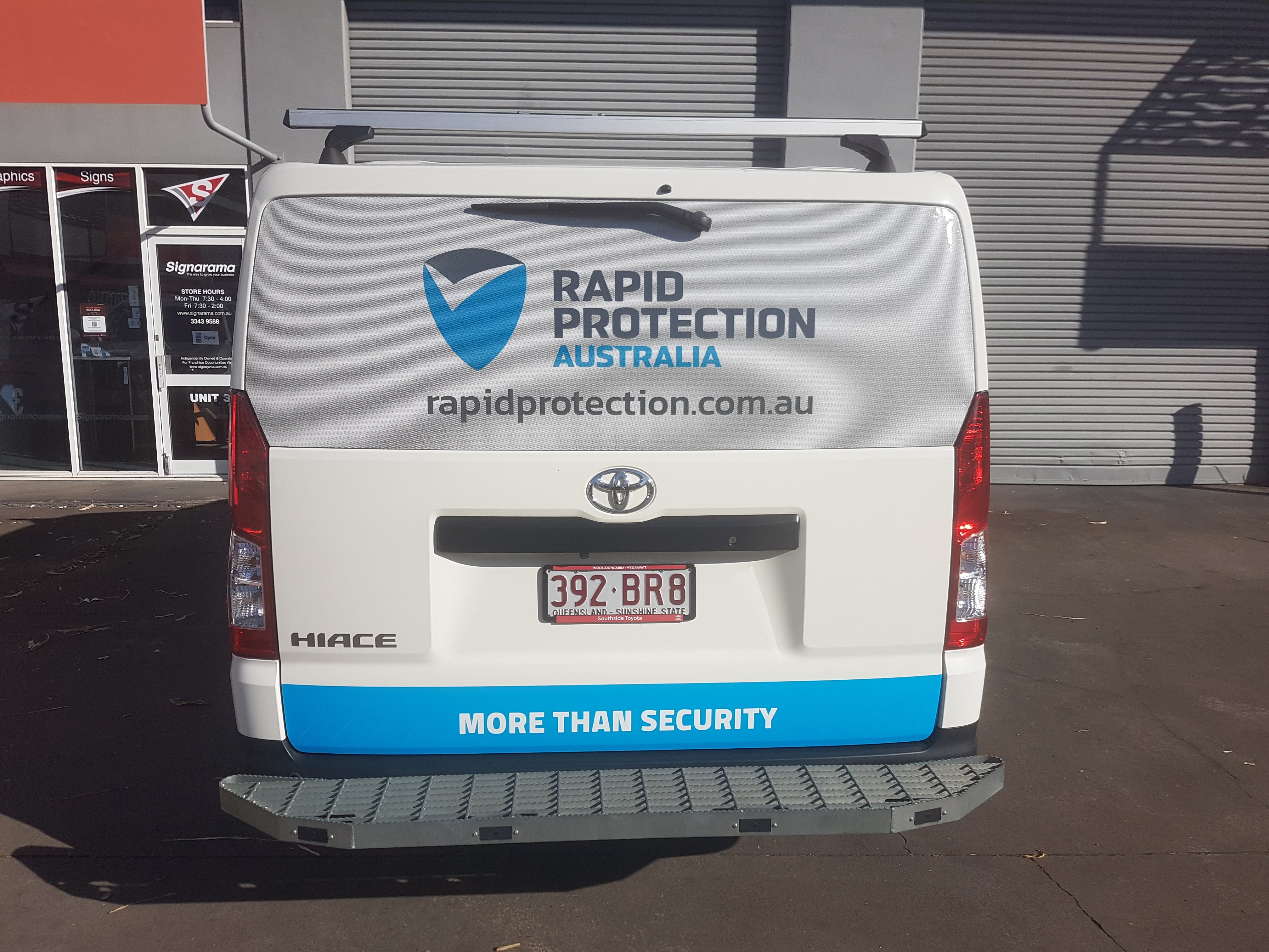 Simple yet effective vehicle graphics.