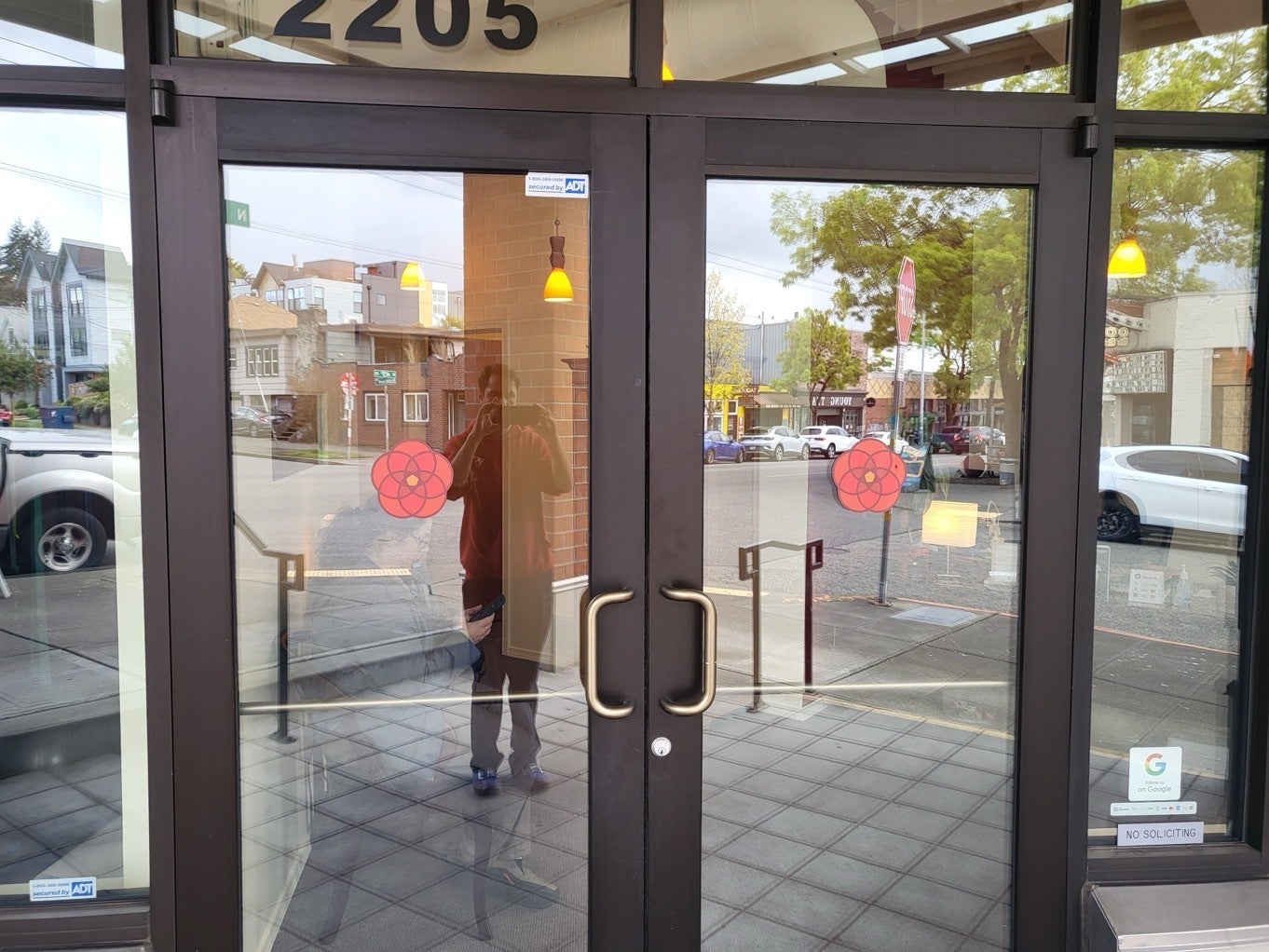 Custom Window Graphics - Windows that Leads with Branding