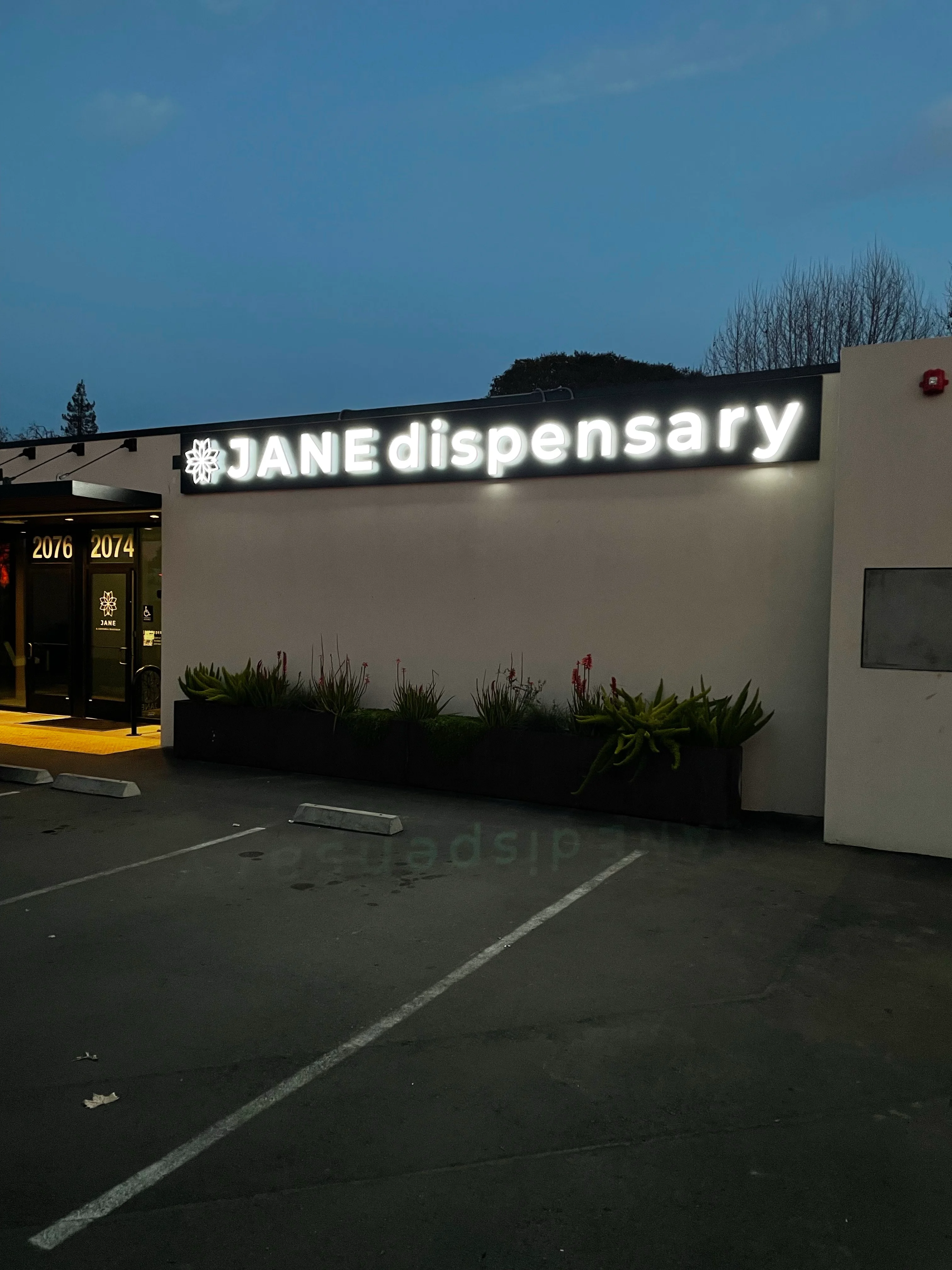 Building & Commercial Signs