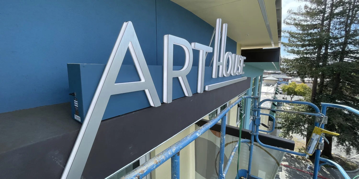 Illuminated & Lighted Signs