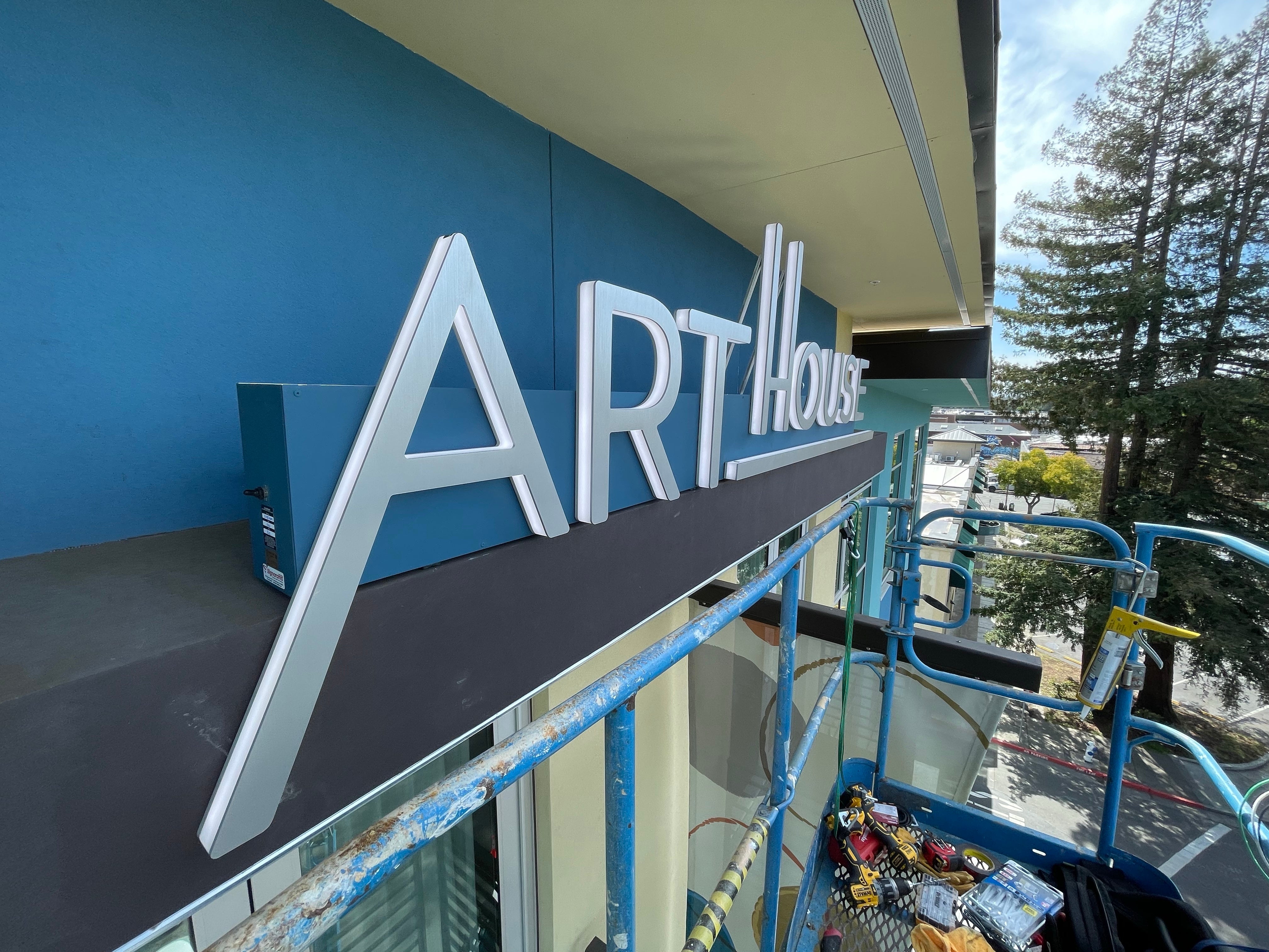 Illuminated & Lighted Signs