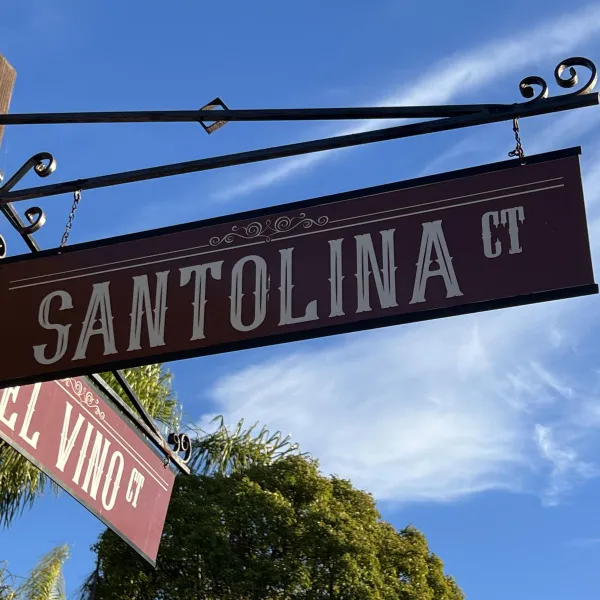 Directional blade sign