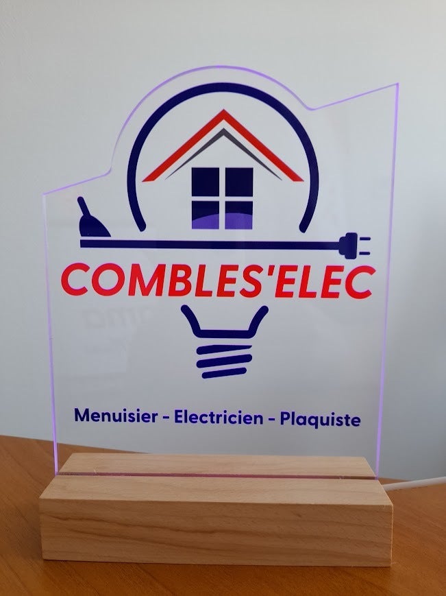 Marquage d'un véhicule utilitaire pour Combles'Elec installé à Sablé Sur Sarthe