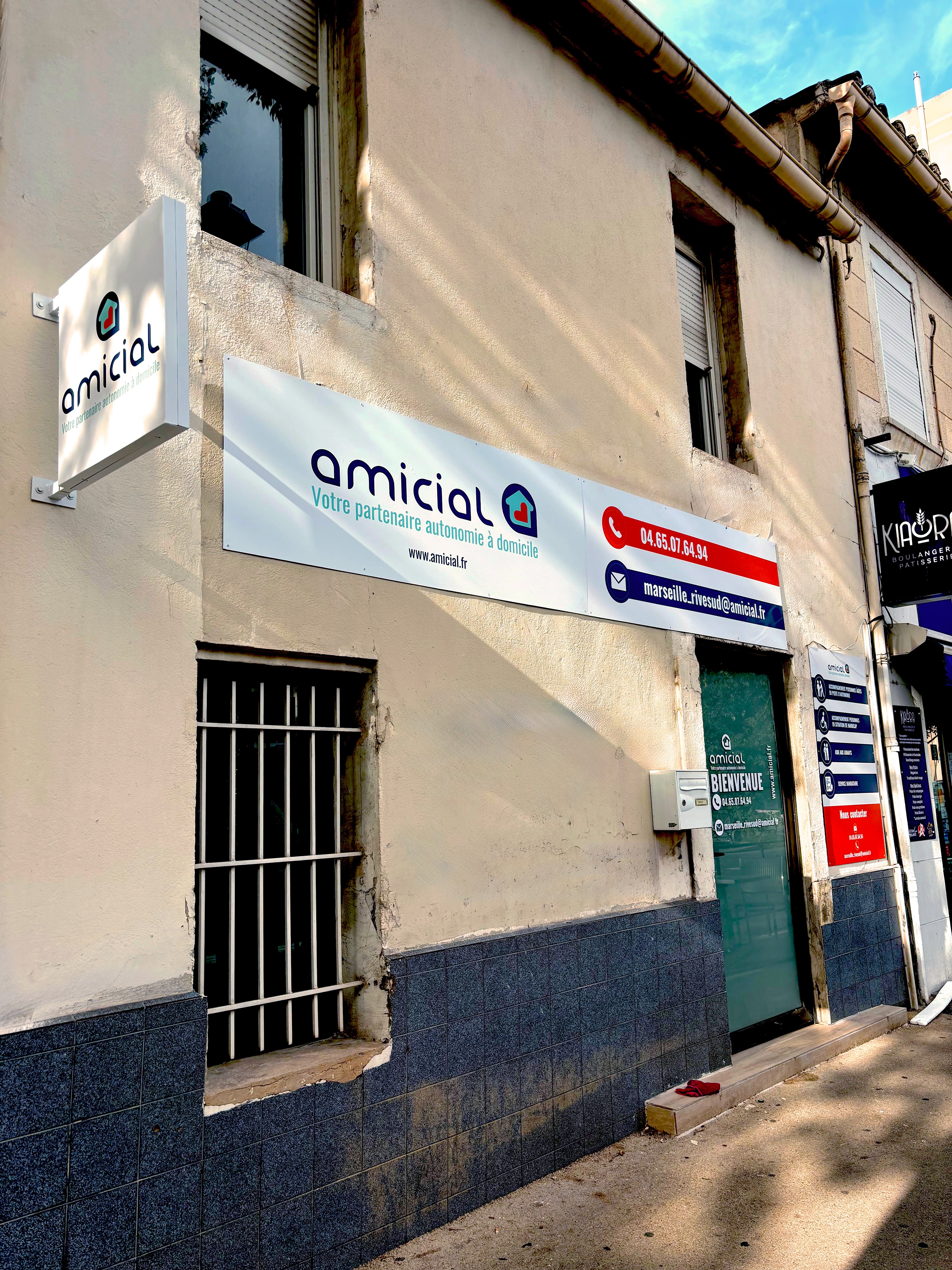 AMICIAL - Panneau aluminium et Adhésif dépoli