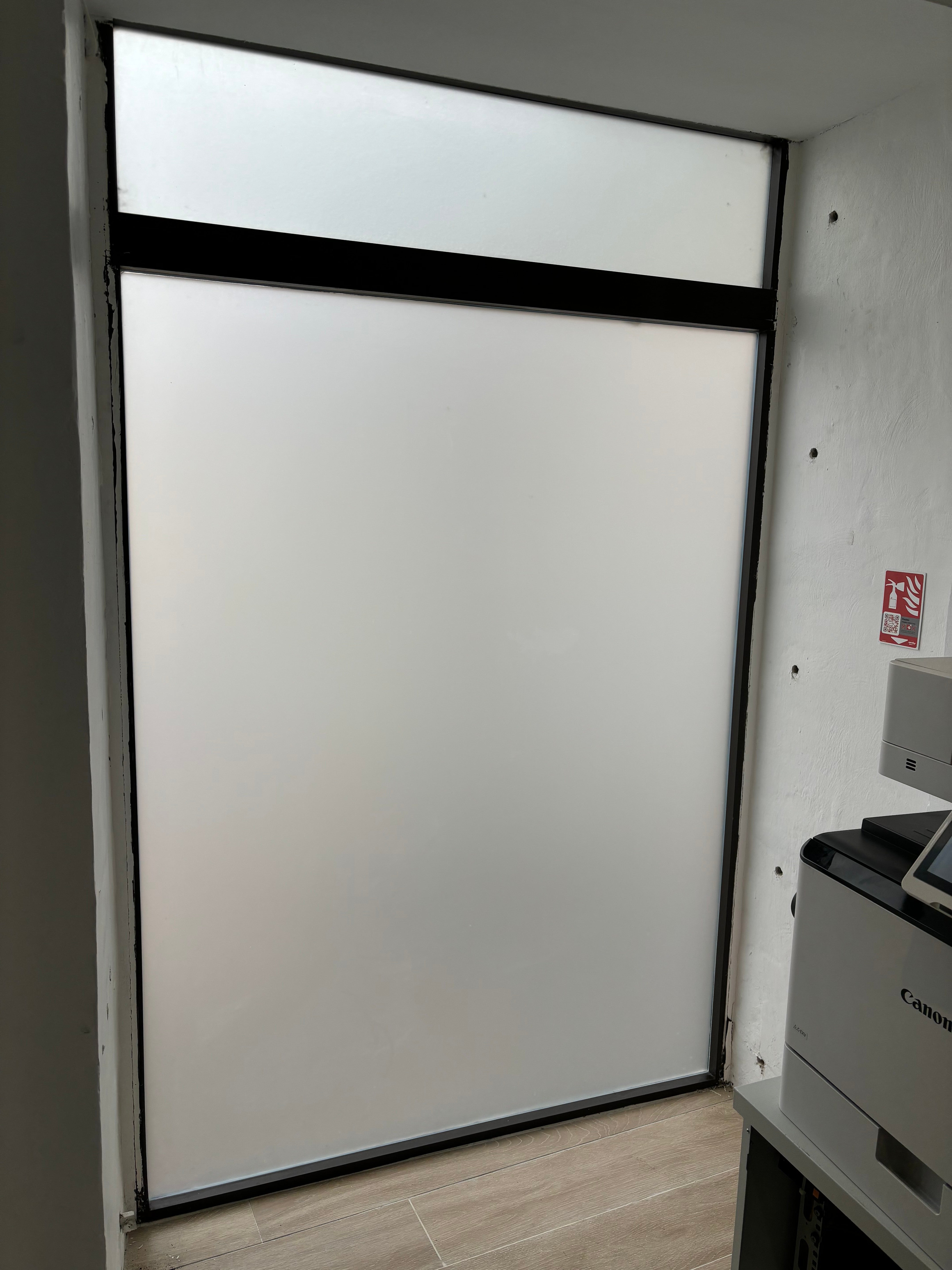 AMICIAL - Panneau aluminium et Adhésif dépoli