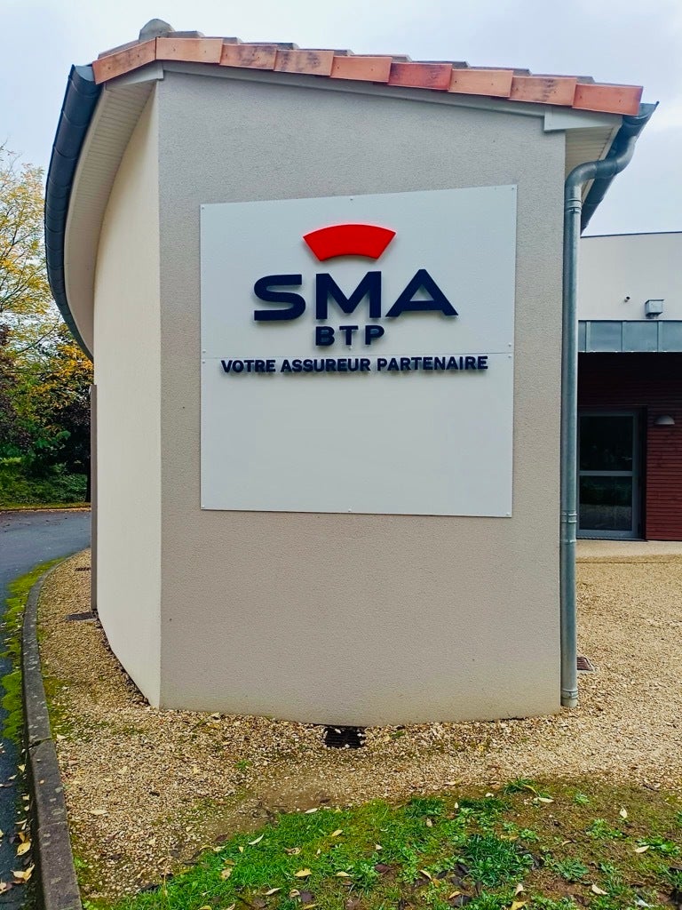 enseigne en lettres découpées en PVC
