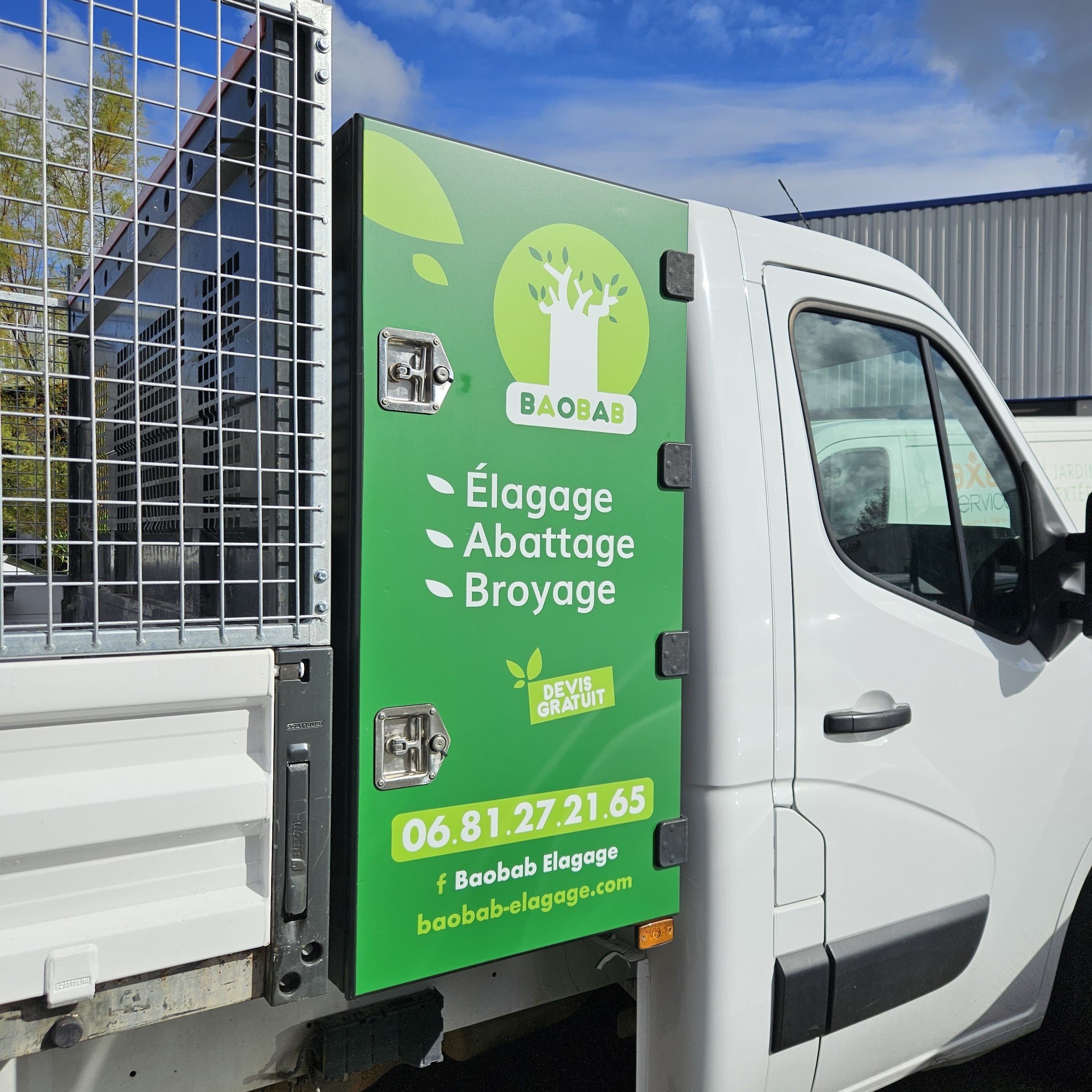 Vinyle publicitaire sur coffre camionnette