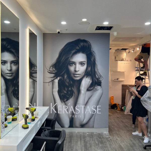 Silicone edge graphic display creates seamless look.