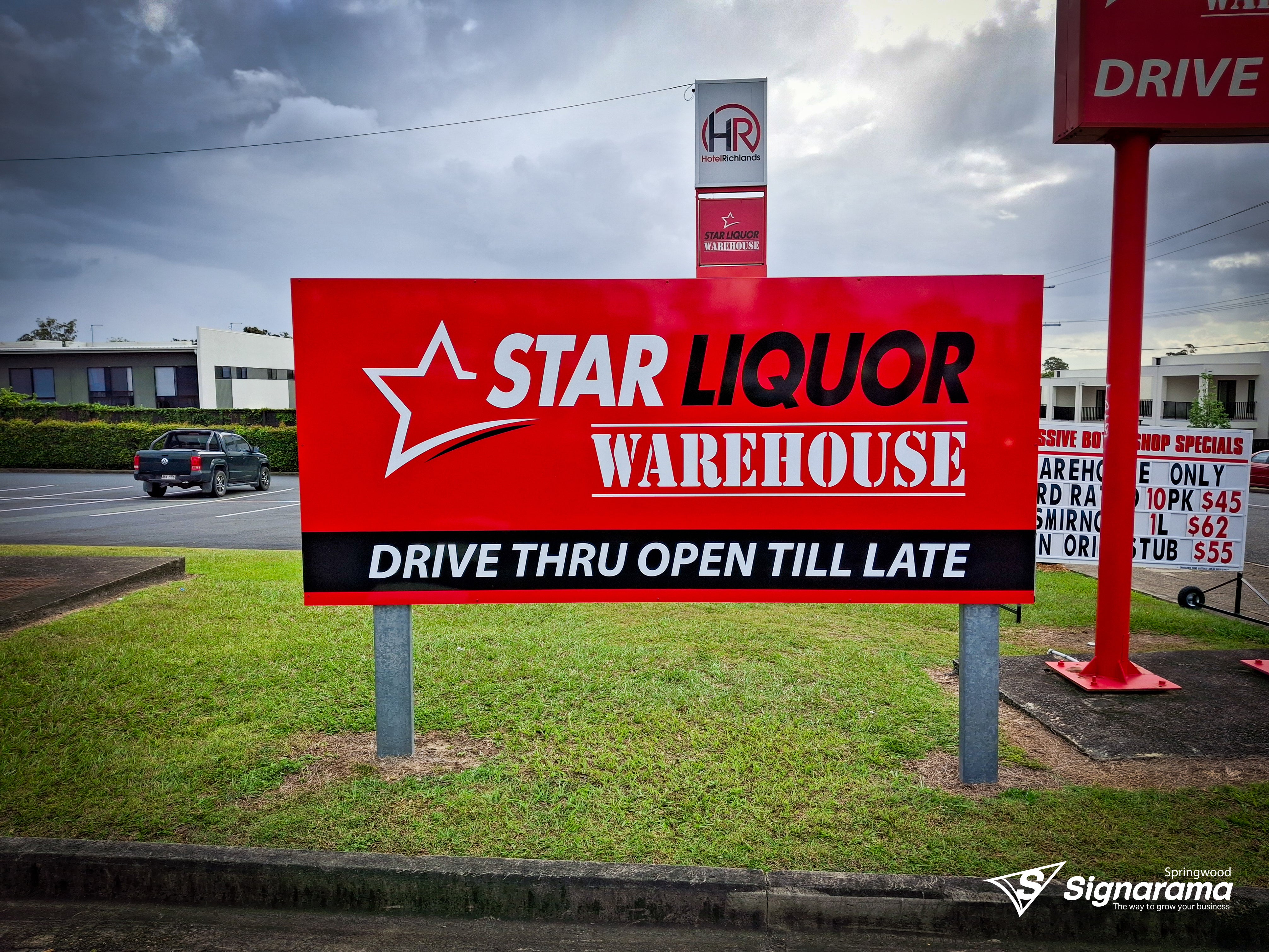 Star Liquor - Hotel Richlands Signage