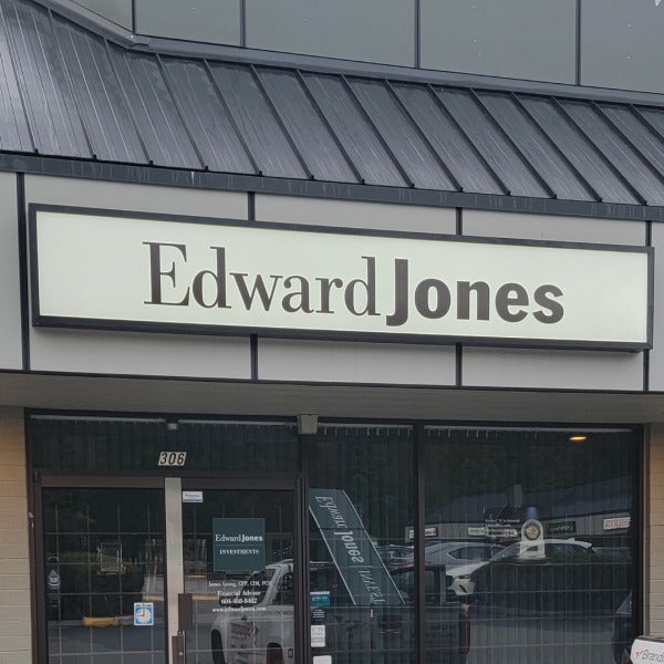 Lightbox Illuminated Sign for Edward Jones in Coquitlam, BC