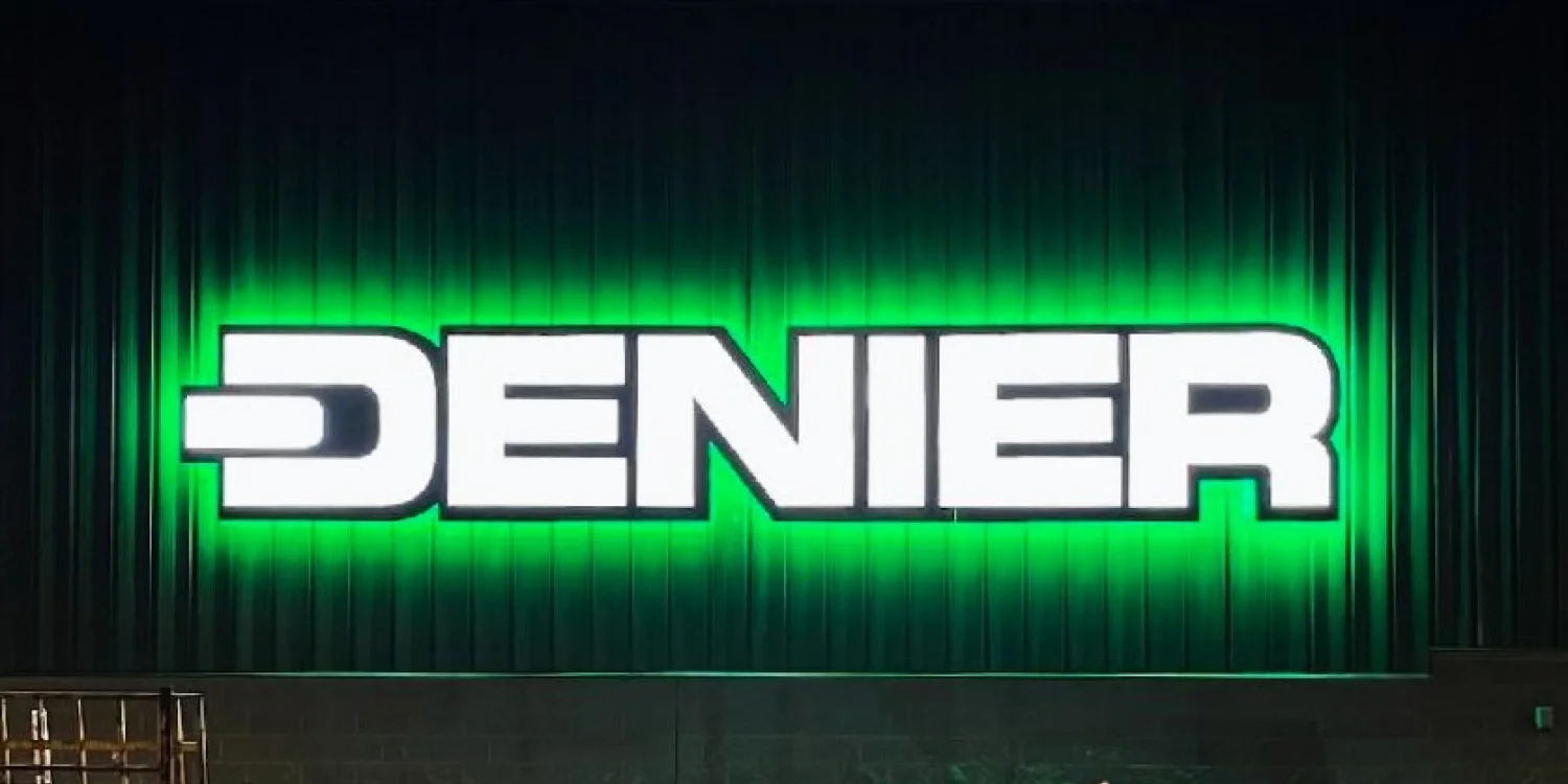 Illuminated & Lighted Signs