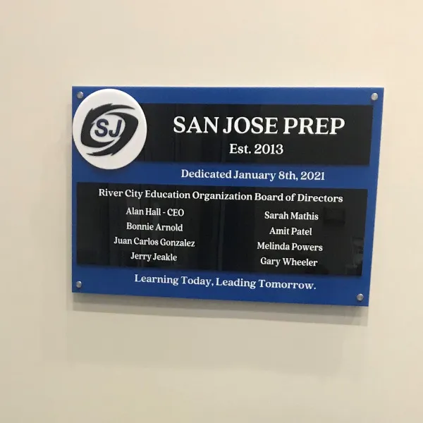 Acrylic wall plaque with vinyl