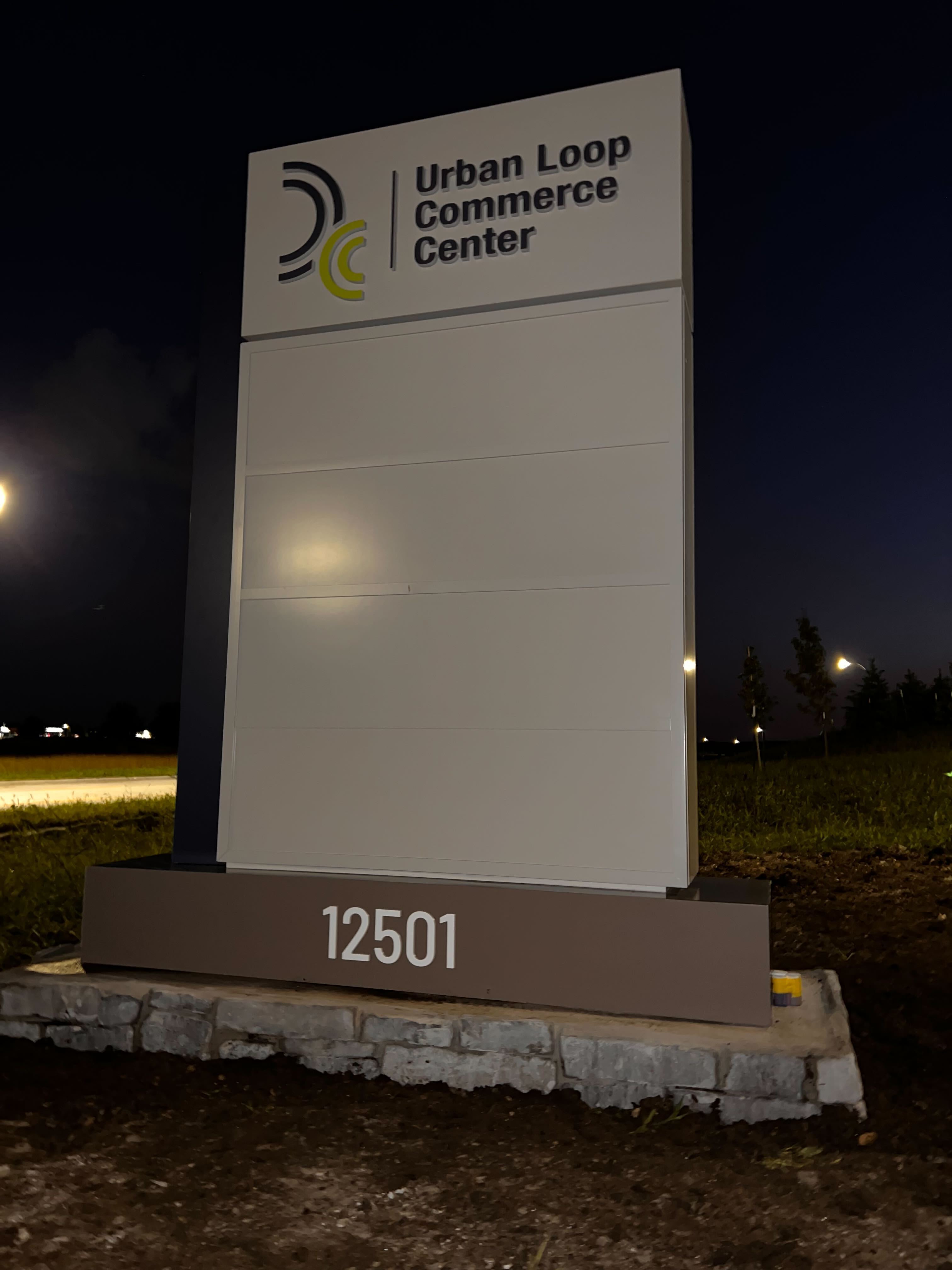 Monument Signs in NH: Shapes, Lighting, and Finishes That Fit the Site