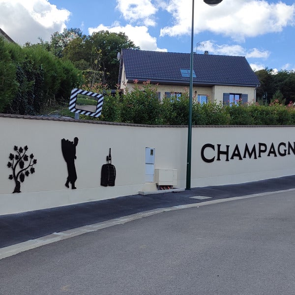 Lettrage extérieur pour la Maison de champagne Maurice Cugnet
