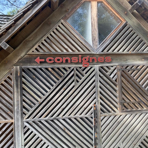Enseigne sur cabane en bois de la Dune du Pilat