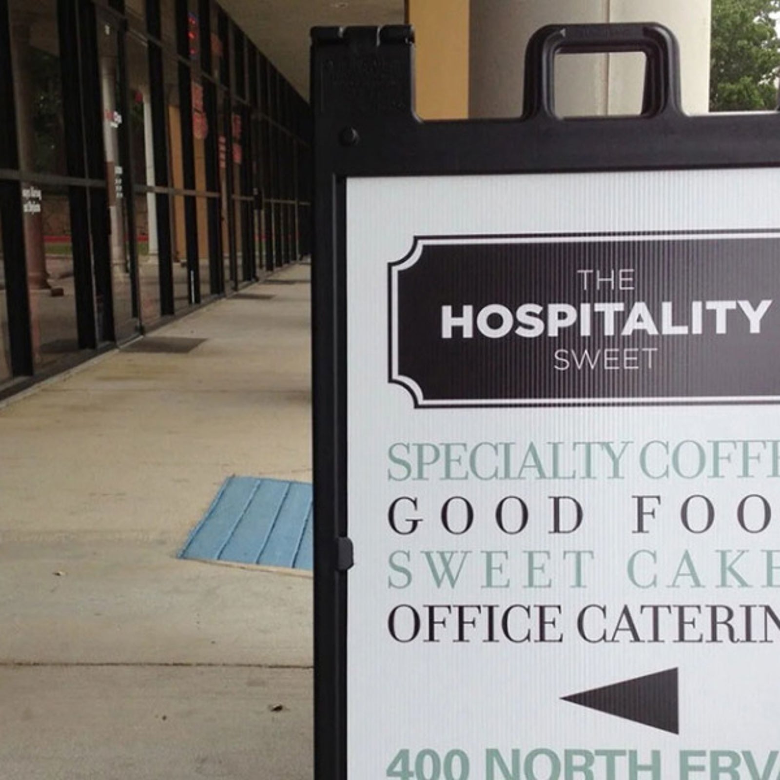 10 Types of Signs Every Restaurant Needs
