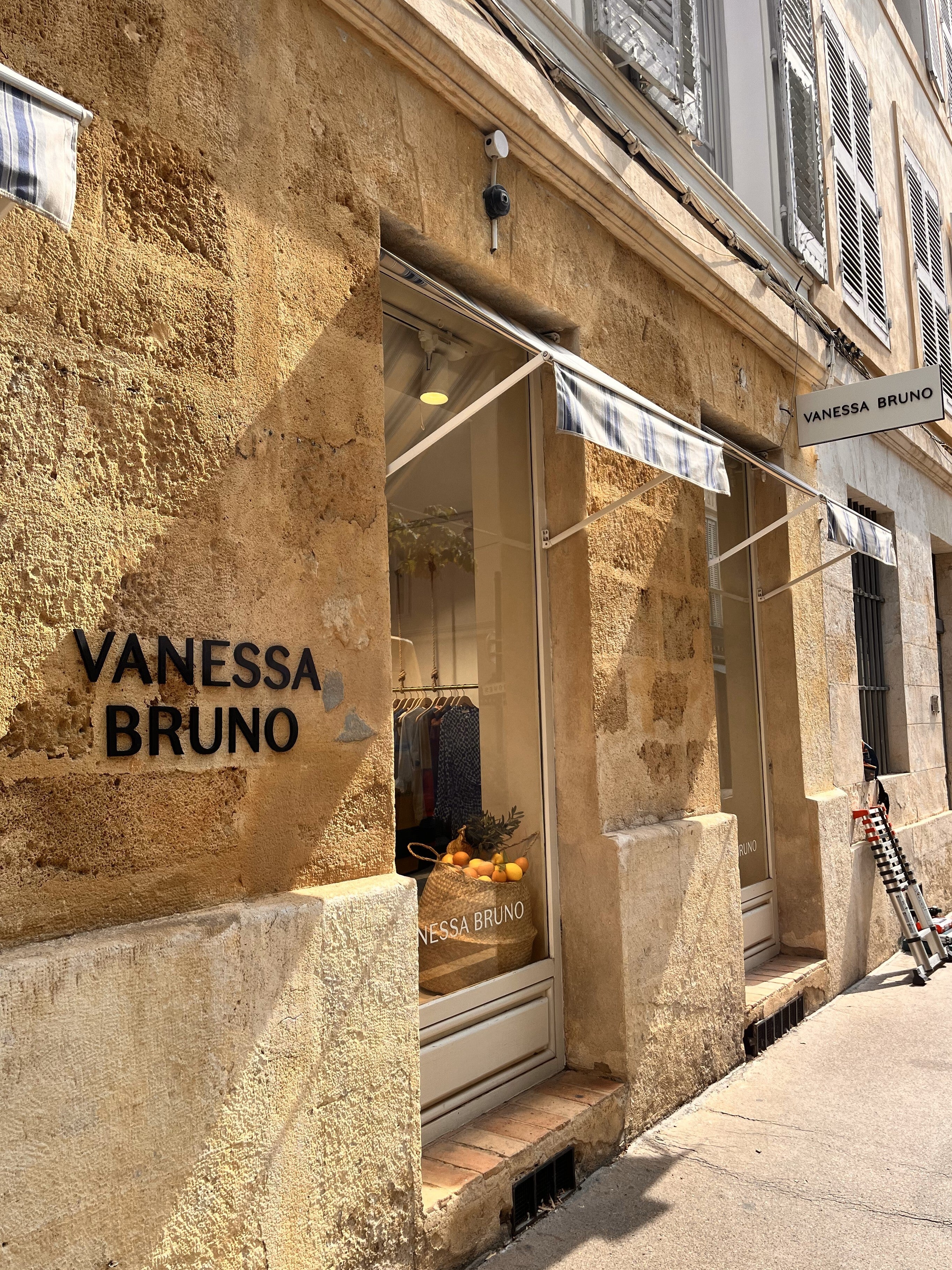 Vanessa Bruno - Signarama transforme la façade avec une signalétique sur mesure !