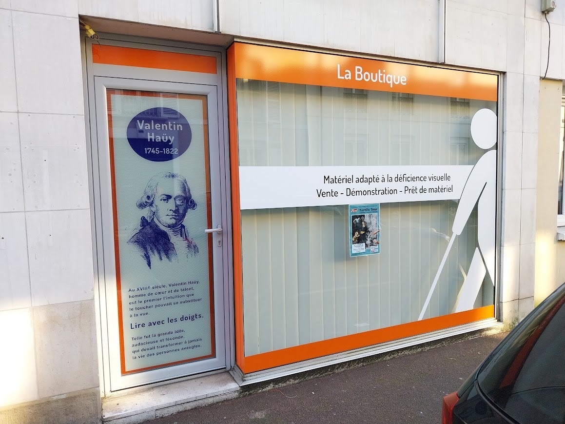 Marquage de vitrine pour l'association Valentin Haüy sur Le Mans