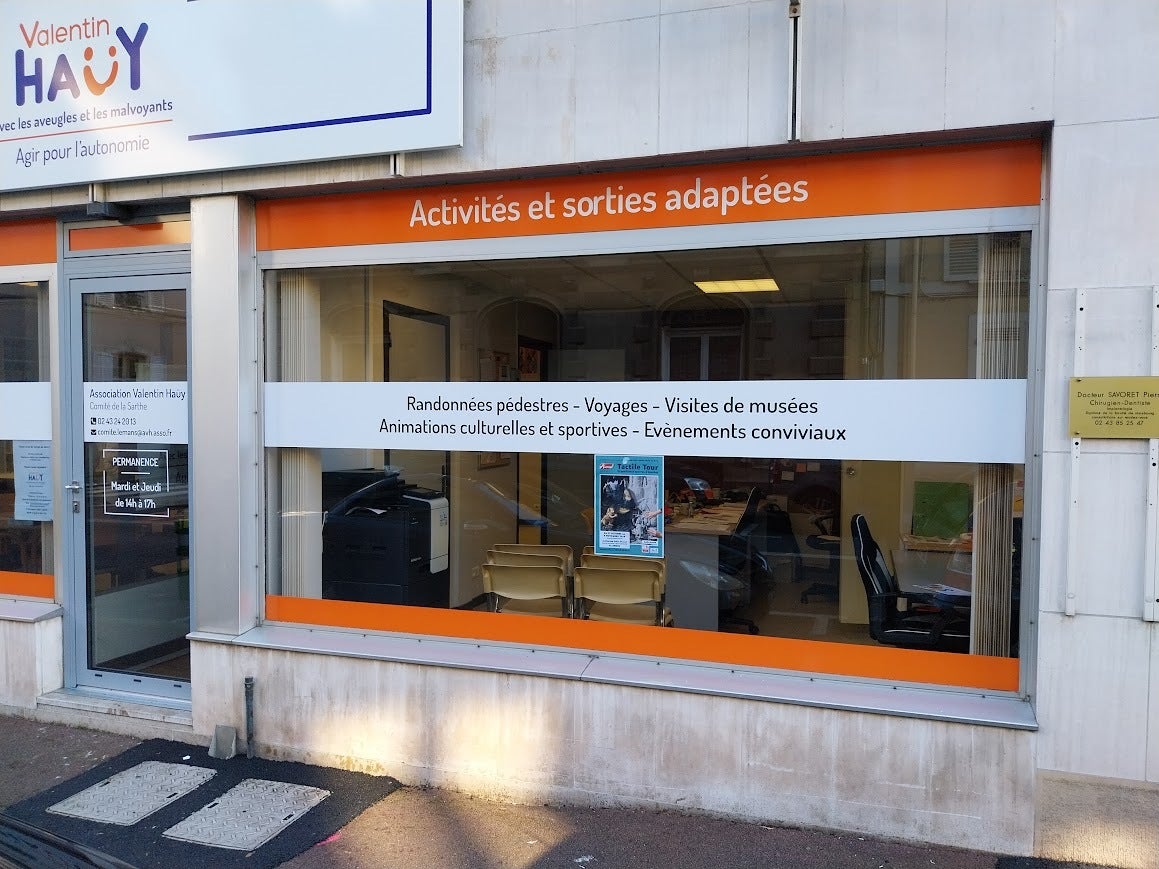 Marquage de vitrine pour l'association Valentin Haüy sur Le Mans