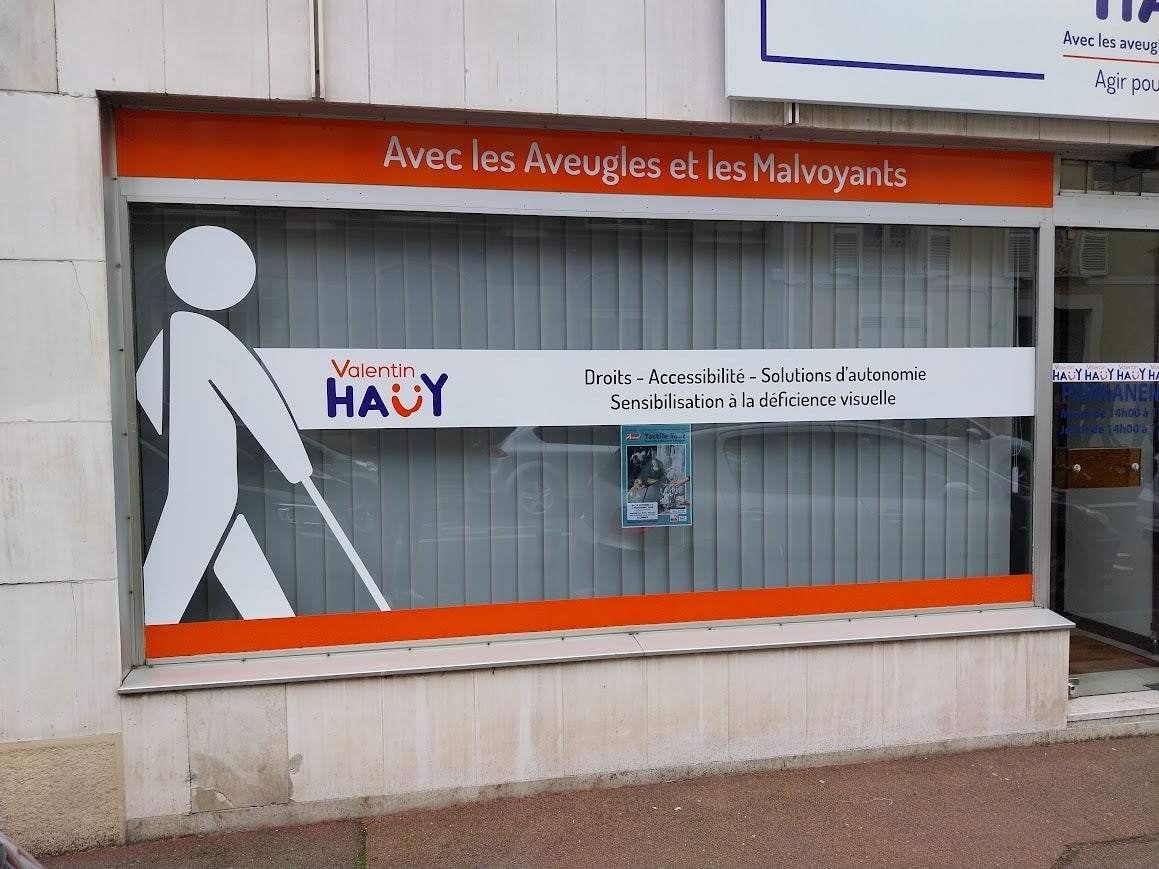 Marquage de vitrine pour l'association Valentin Haüy sur Le Mans