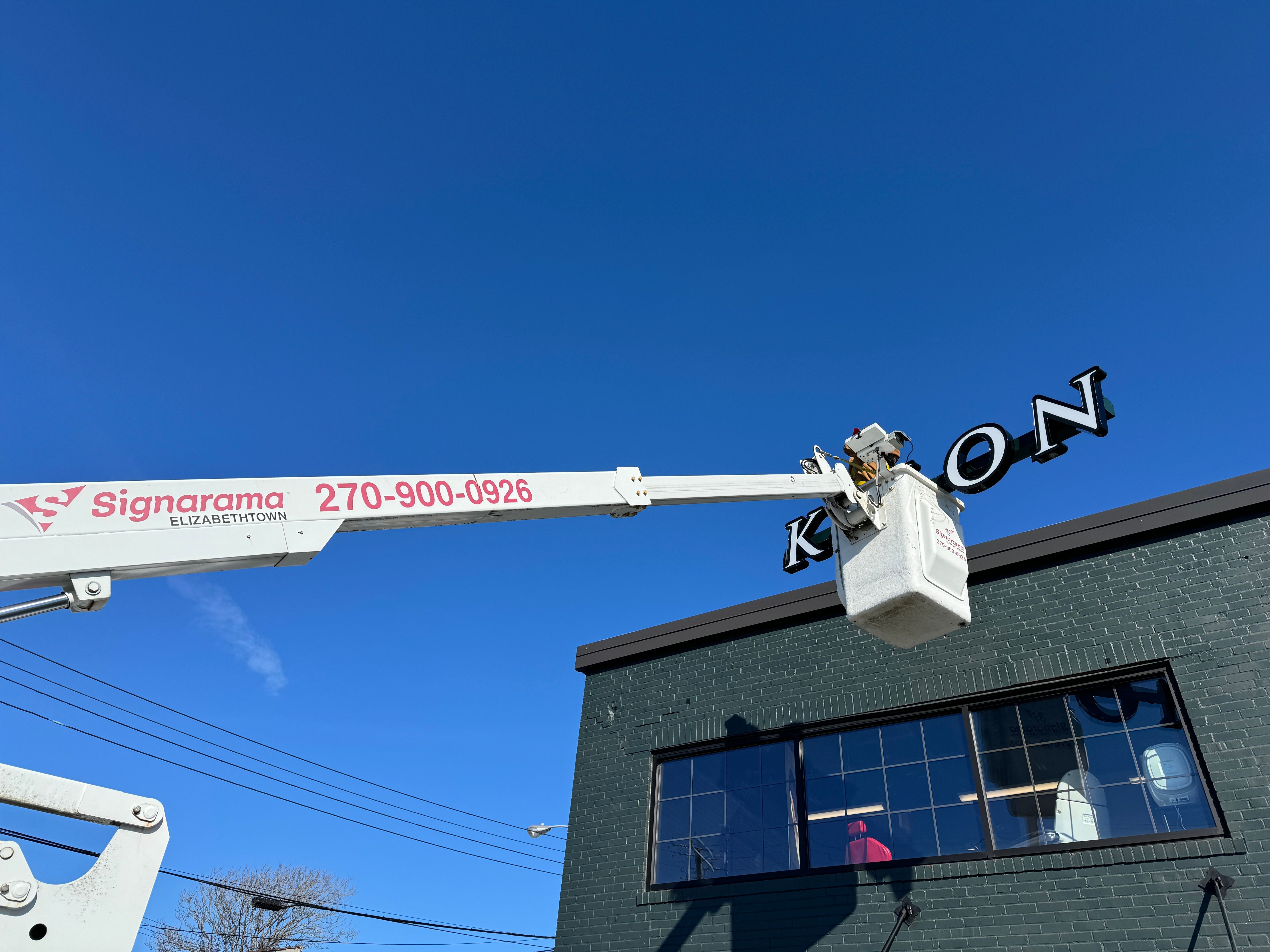 Now Hiring: Lead Sign Installer!