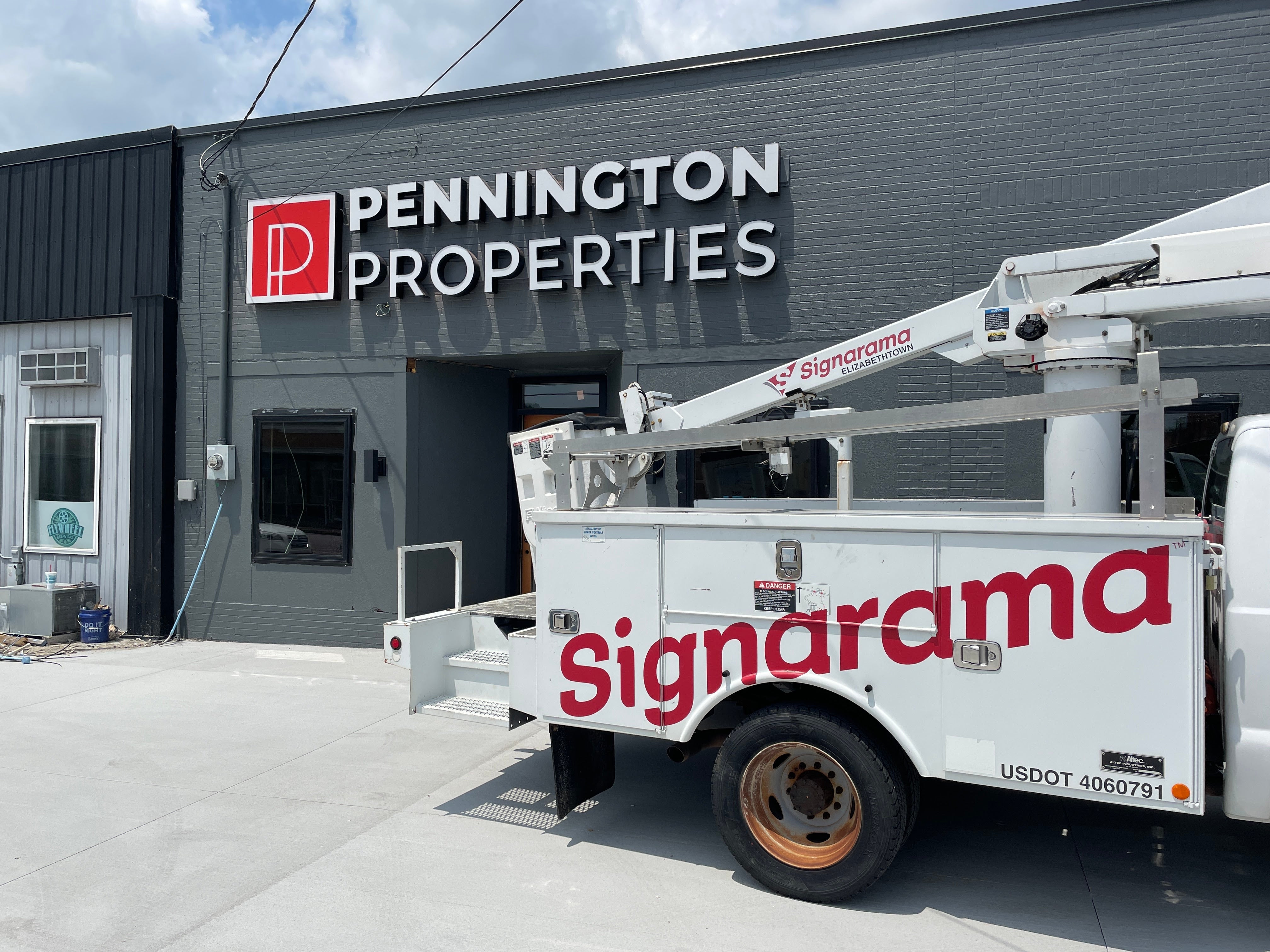 Now Hiring: Lead Sign Installer!