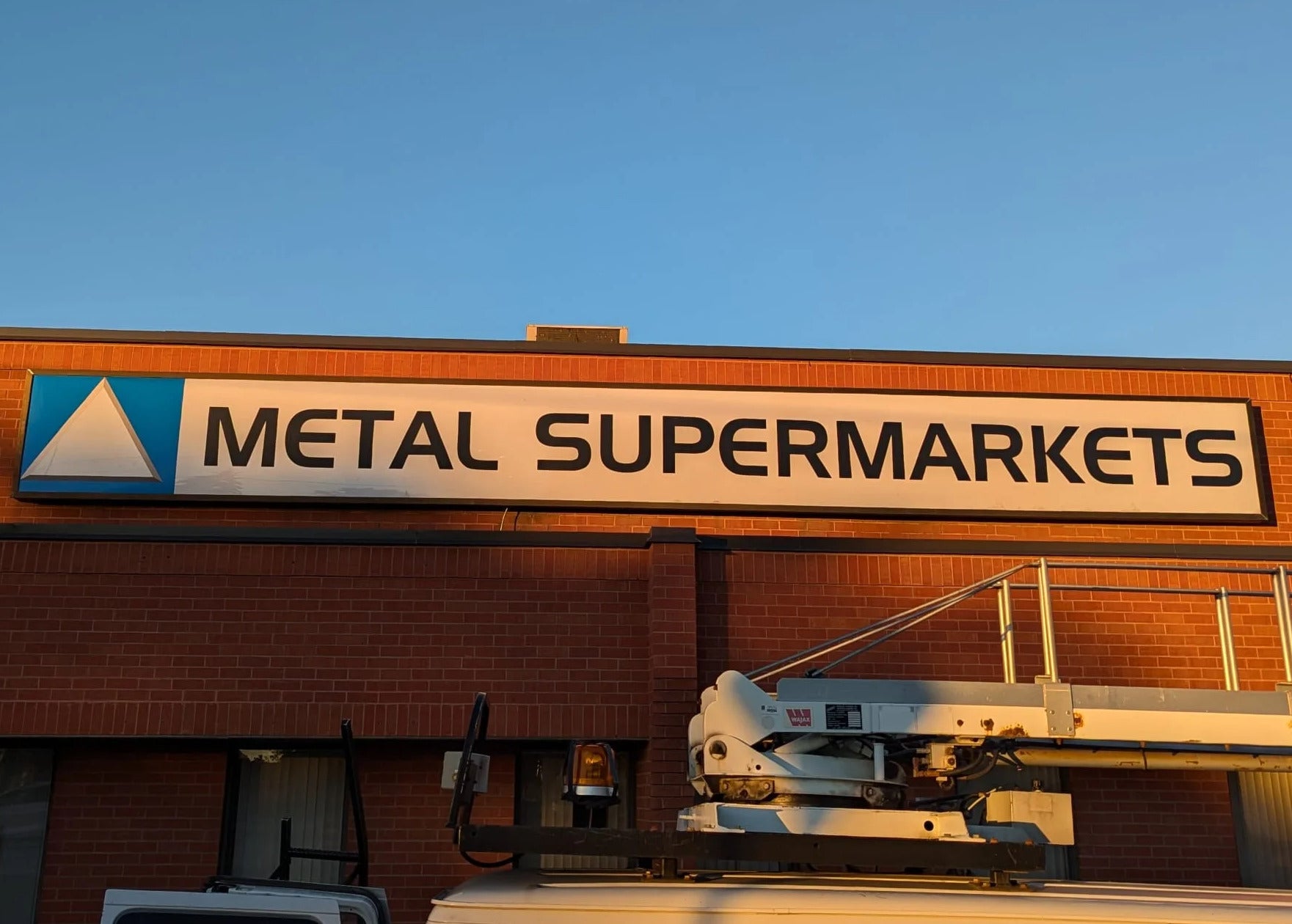 Importance of Keeping Your Sign Shining!