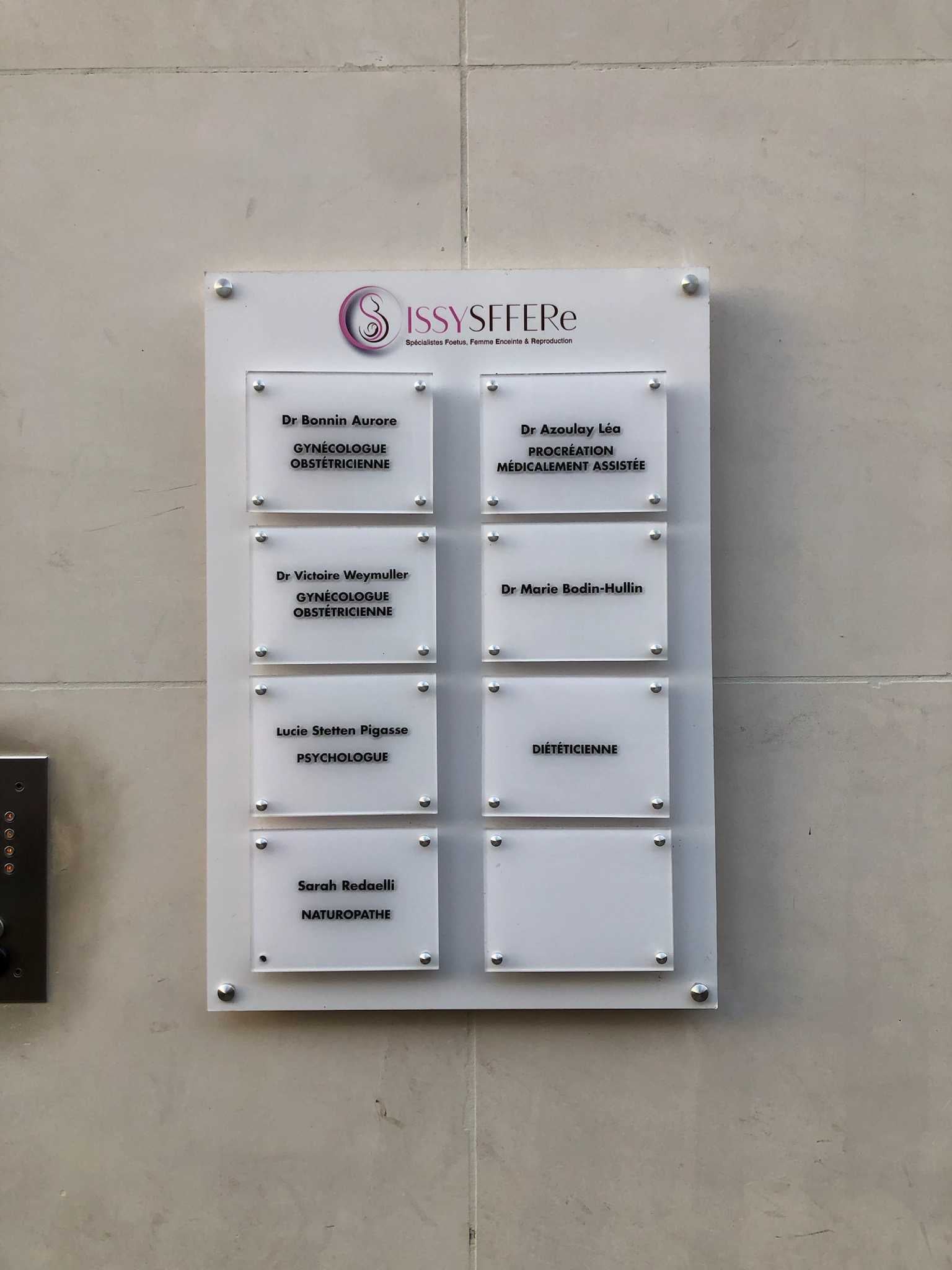 Votre partenaire pour une signalétique adaptée au secteur médical et paramédical