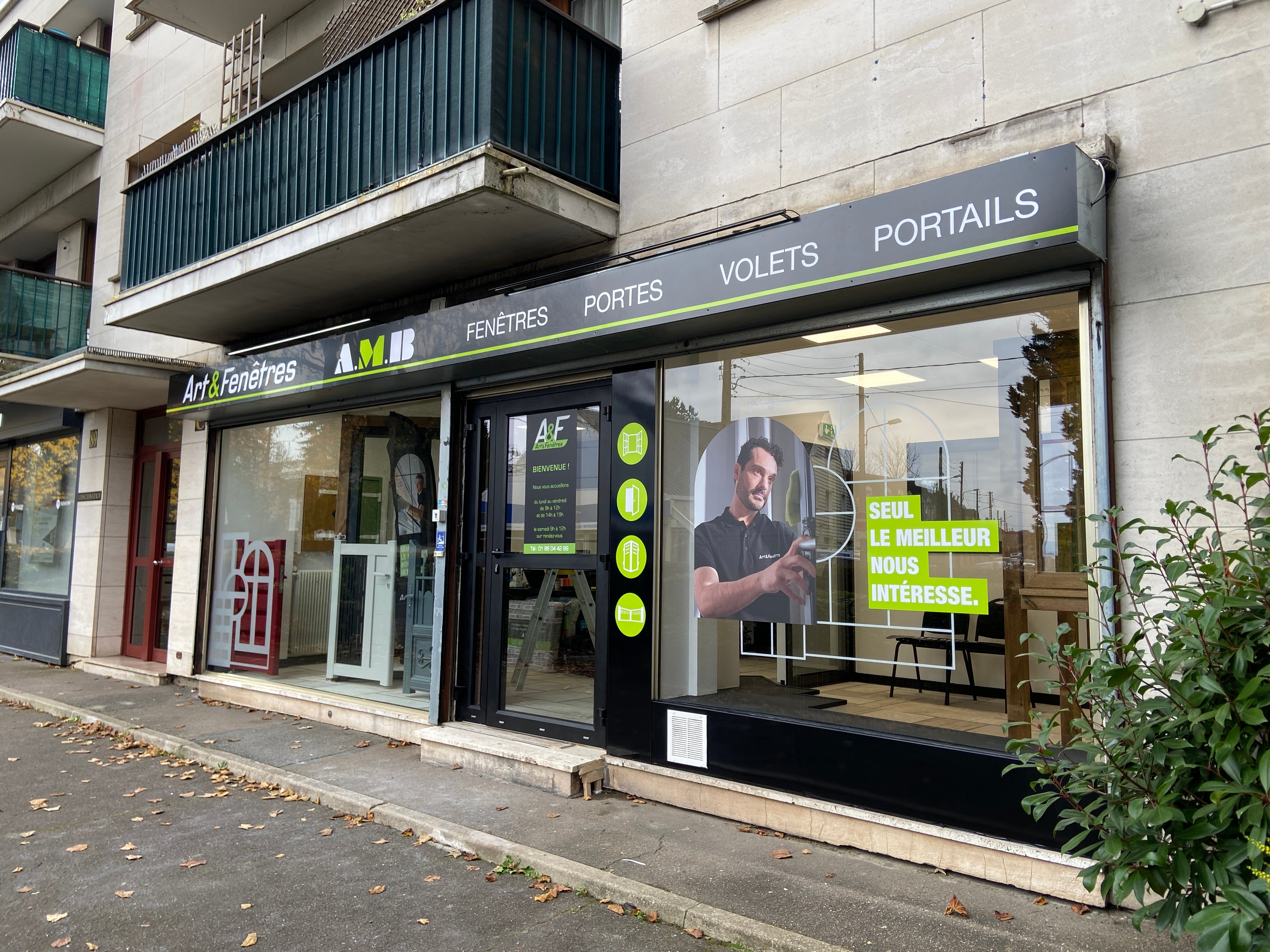 Enseigne et Adhésif vitrine Art&Fenêtres Brunoy