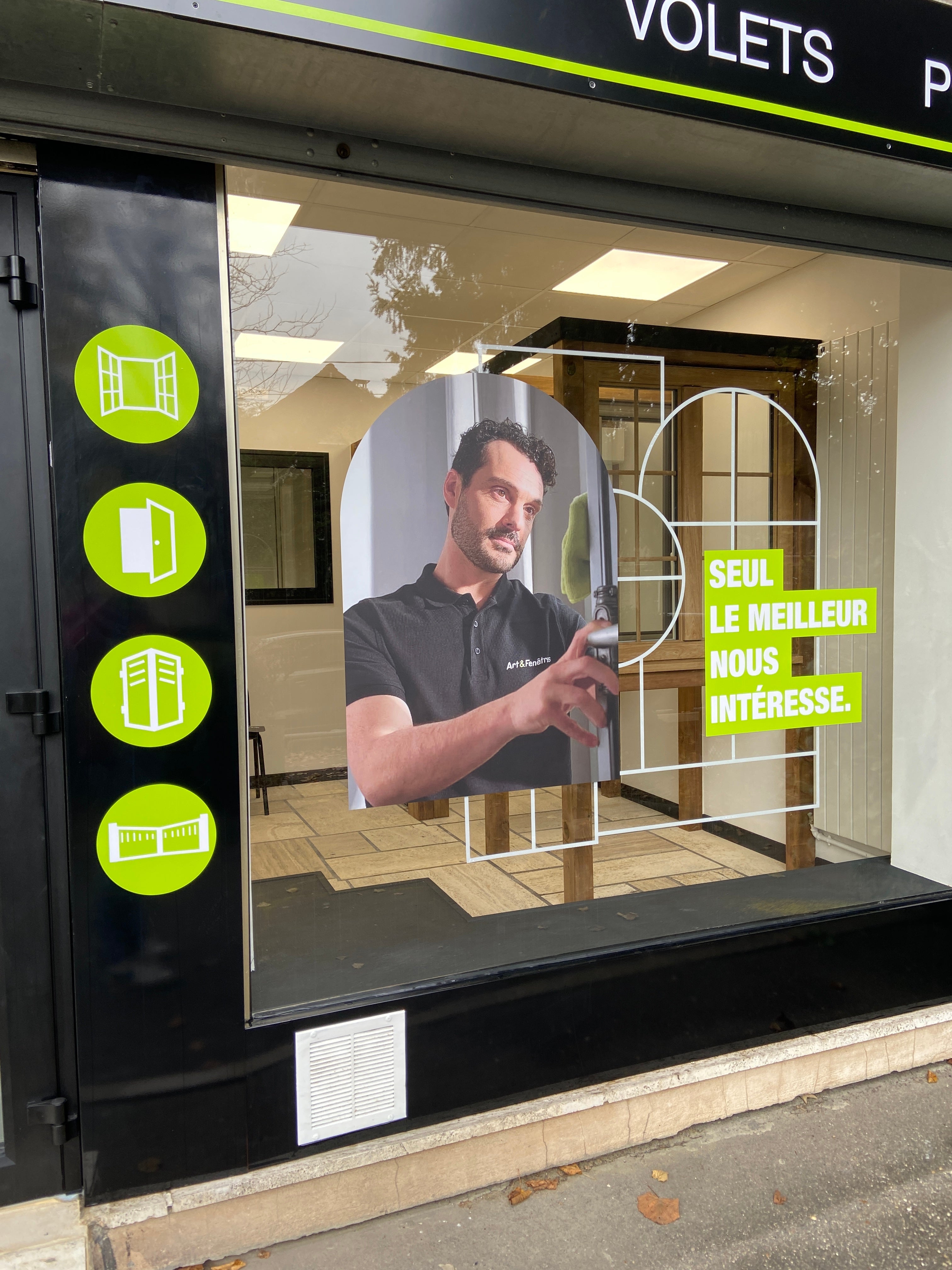 Enseigne et Adhésif vitrine Art&Fenêtres Brunoy