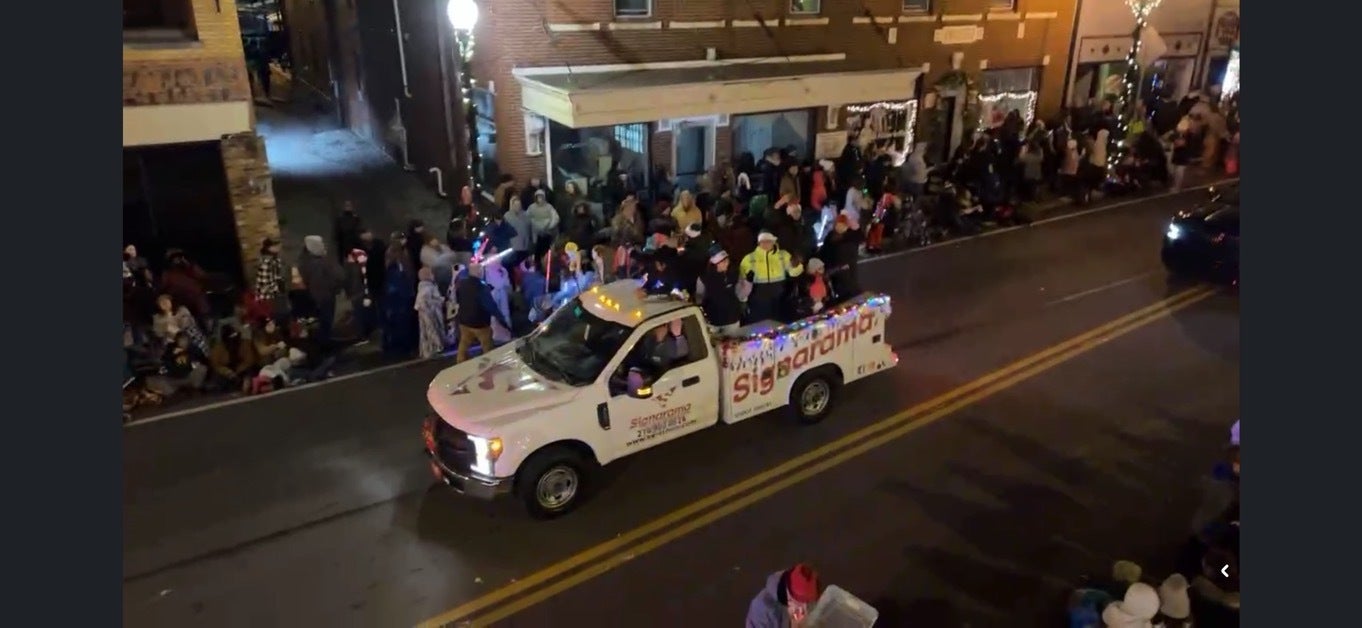 Christmas Parade 2024! 🎄🎅🏻 - Elizabethtown, KY