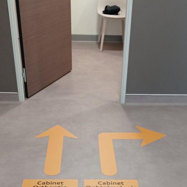 marquage-sol-cabinet-ophtalmologie-by-signarama-montpellier