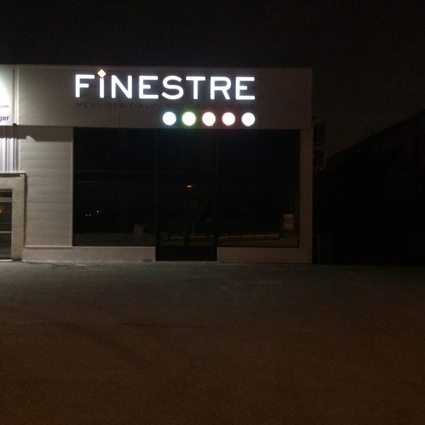 enseigne-lumineuse-montpellier-black-and-white-