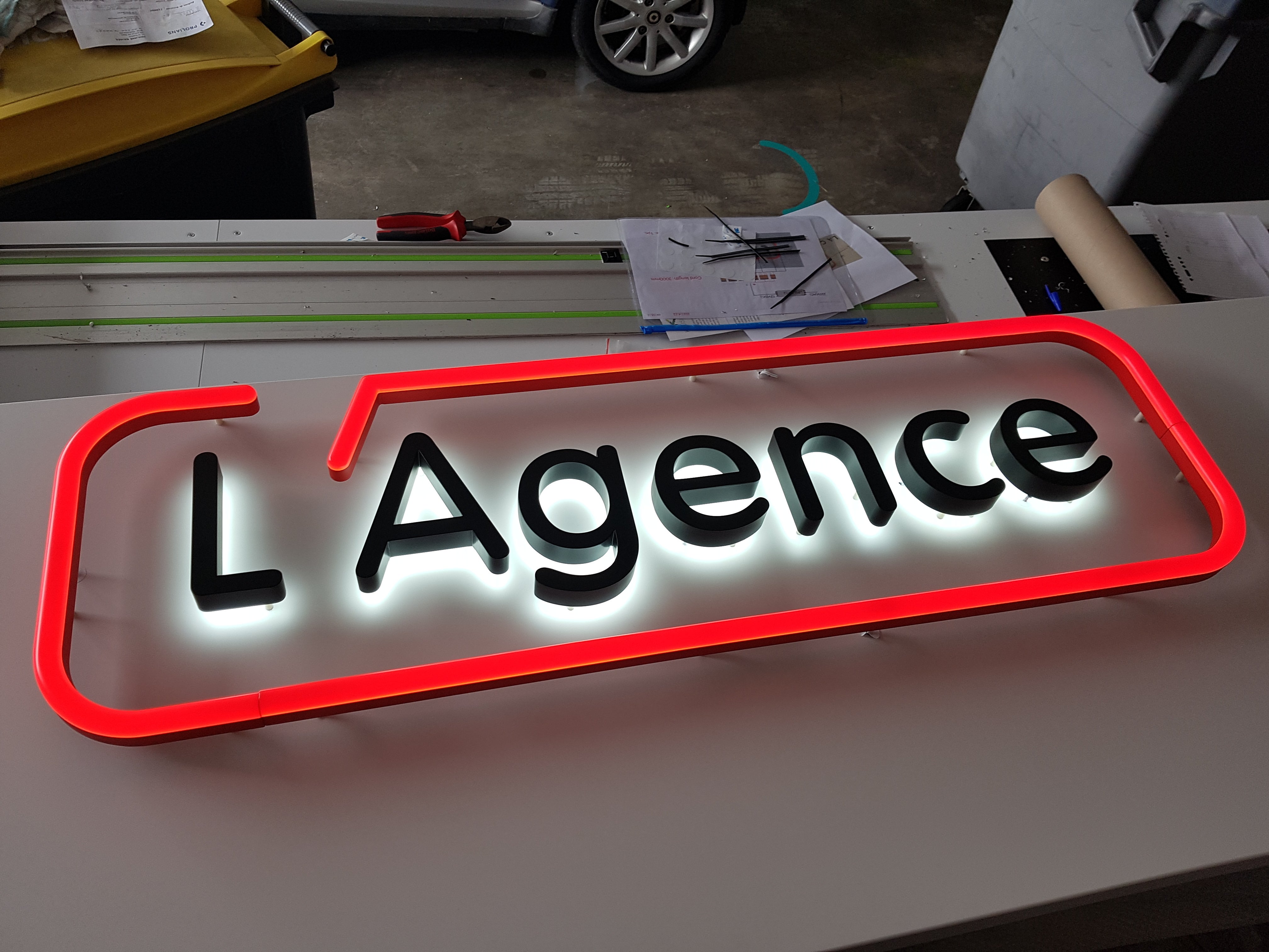 VOS ENSEIGNES LUMINEUSES A MONTPELLIER