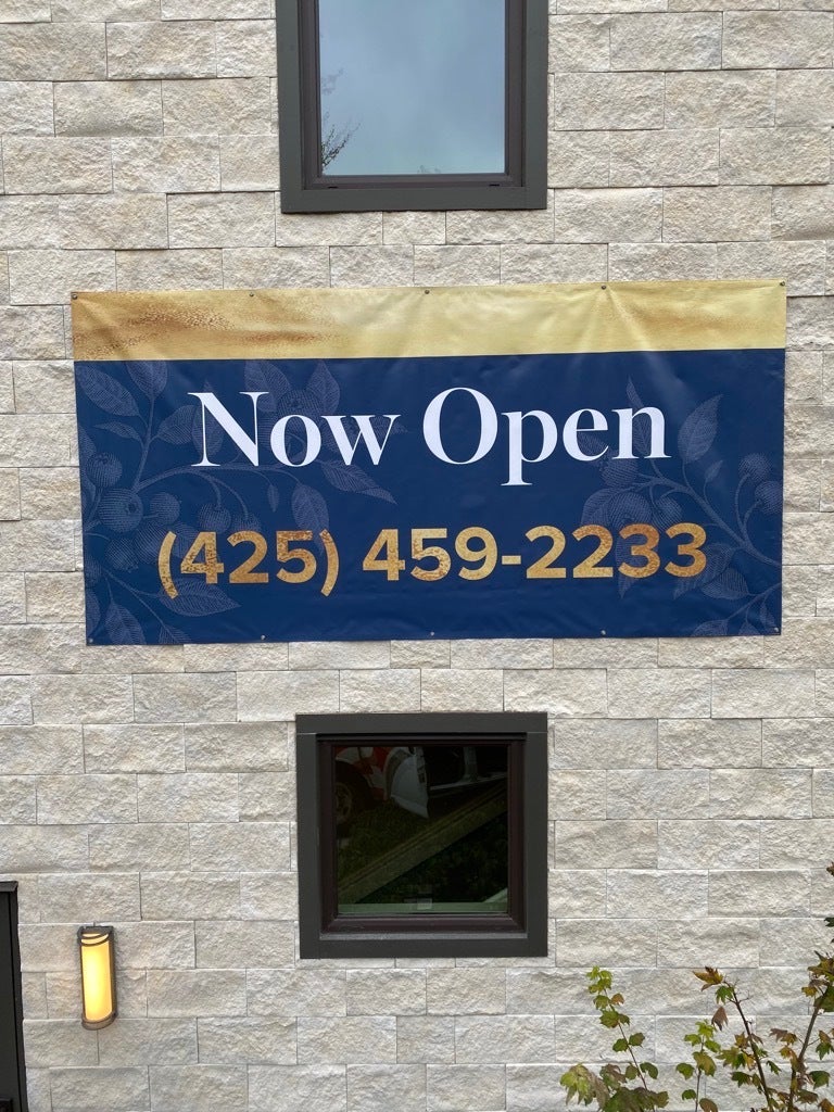 Custom Banners : The Commercial Realtors’ Secret Weapon for Success - Belle Harbour, Kirkland, WA 🏡✨