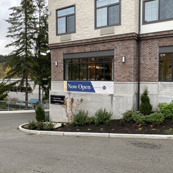 Custom Banners : The Commercial Realtors’ Secret Weapon for Success - Belle Harbour, Kirkland, WA 🏡✨