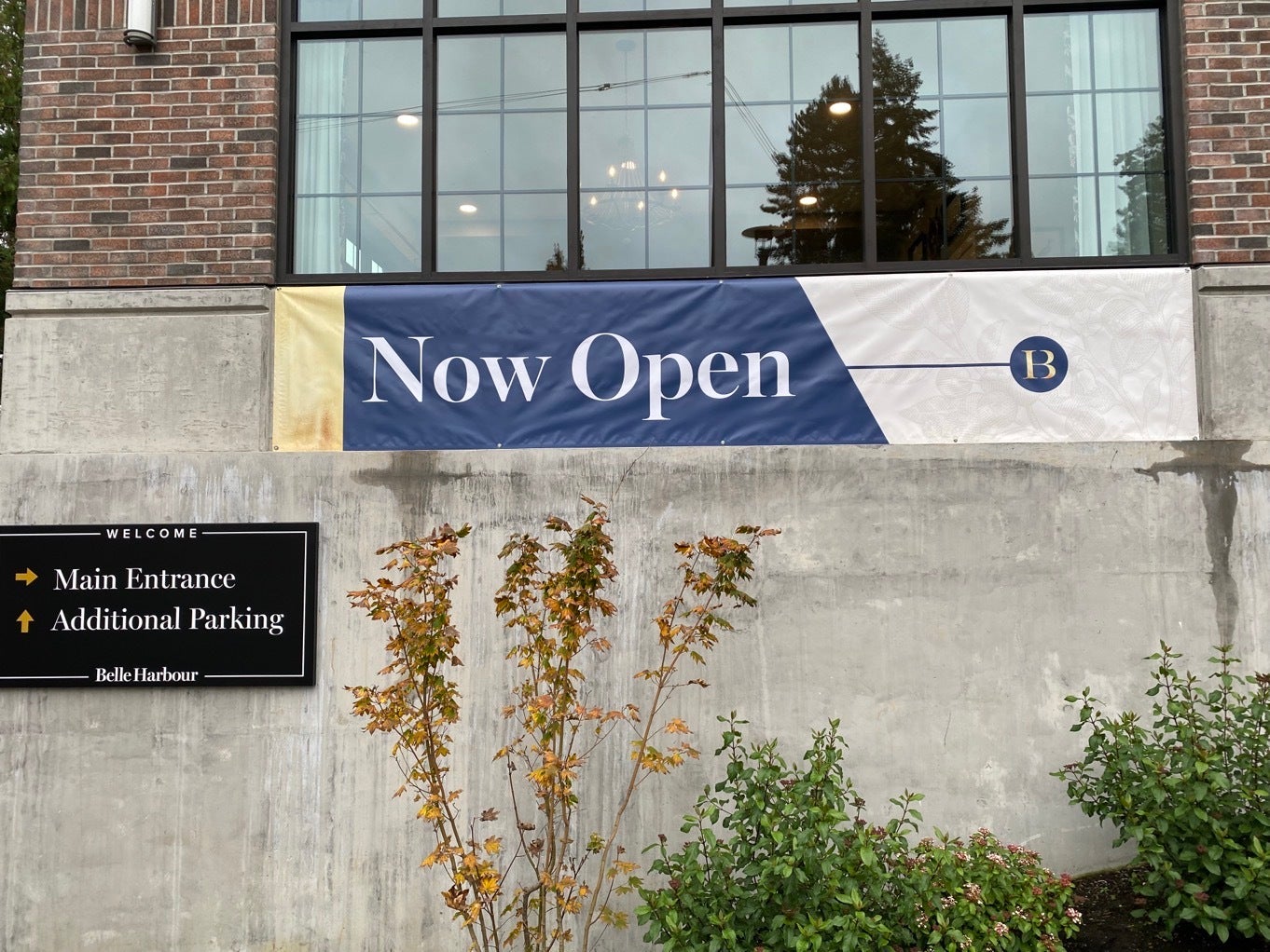 Custom Banners : The Commercial Realtors’ Secret Weapon for Success - Belle Harbour, Kirkland, WA 🏡✨