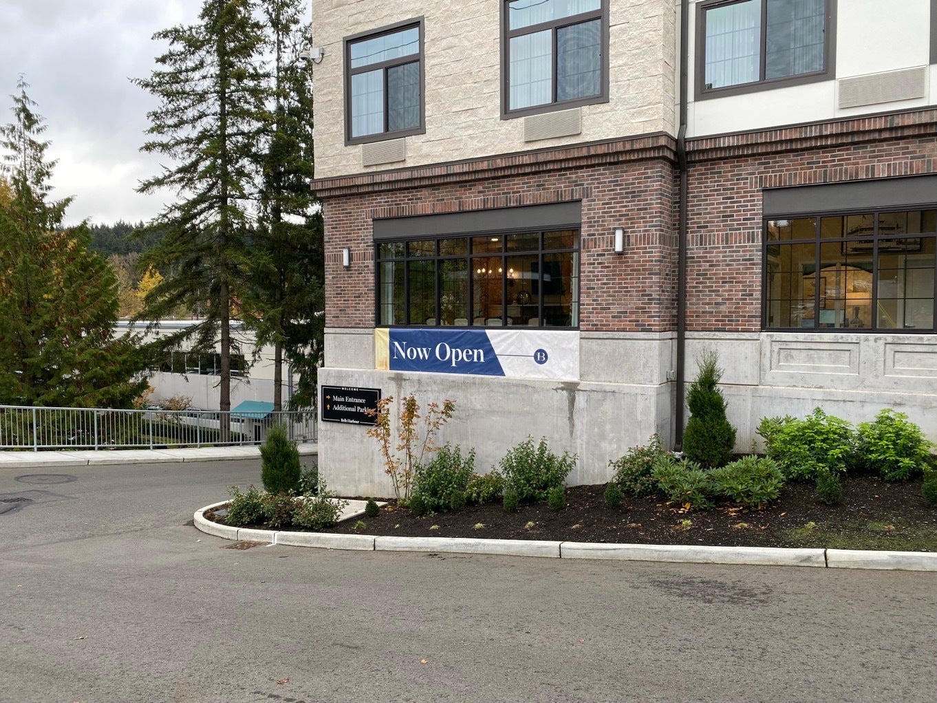 Custom Banners : The Commercial Realtors’ Secret Weapon for Success - Belle Harbour, Kirkland, WA 🏡✨