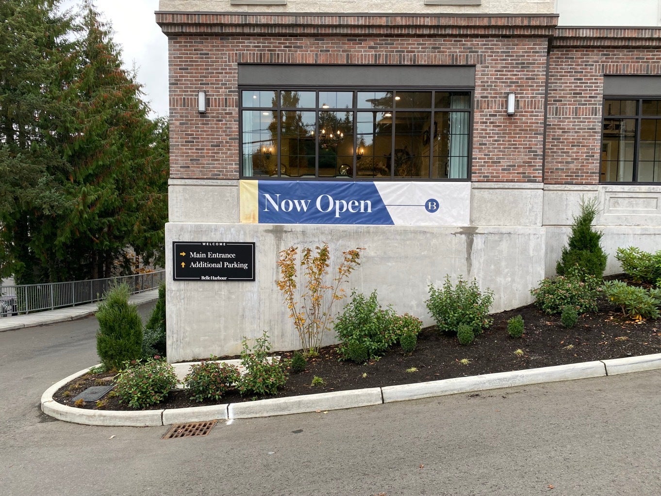 Custom Banners : The Commercial Realtors’ Secret Weapon for Success - Belle Harbour, Kirkland, WA 🏡✨