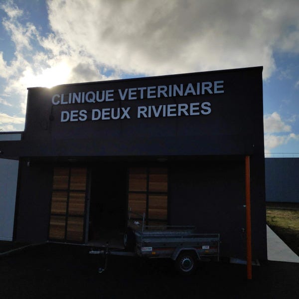 enseigne-clinique-veterinaire-saint-clement-de-riviere-by-signarama