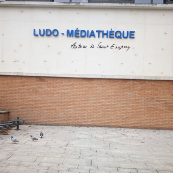 Nouvelle enseigne pour la Ludo-Médiathèque de Neuilly-sur-Marne : un projet sur mesure !