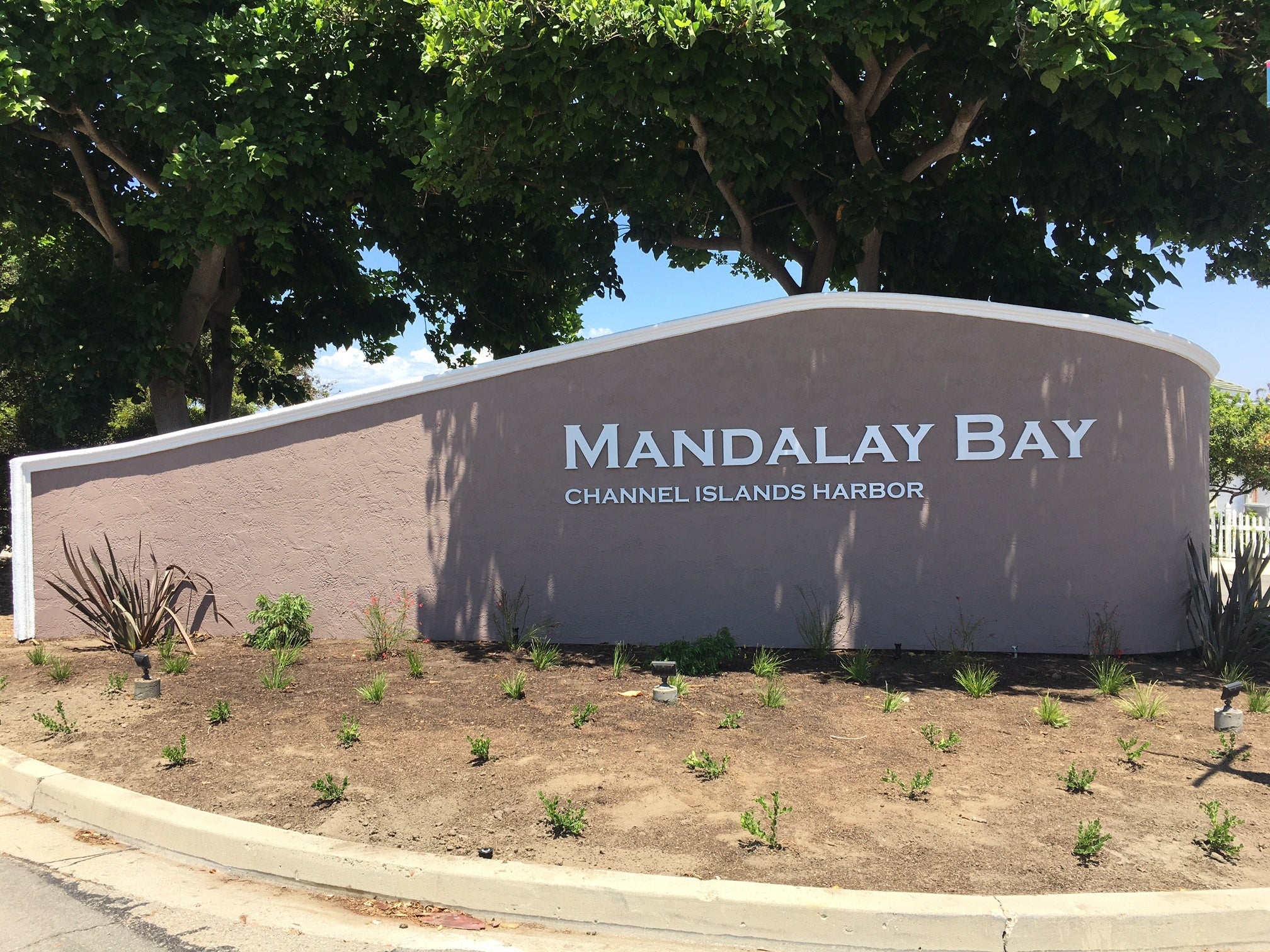 Custom Outdoor Signs for Business