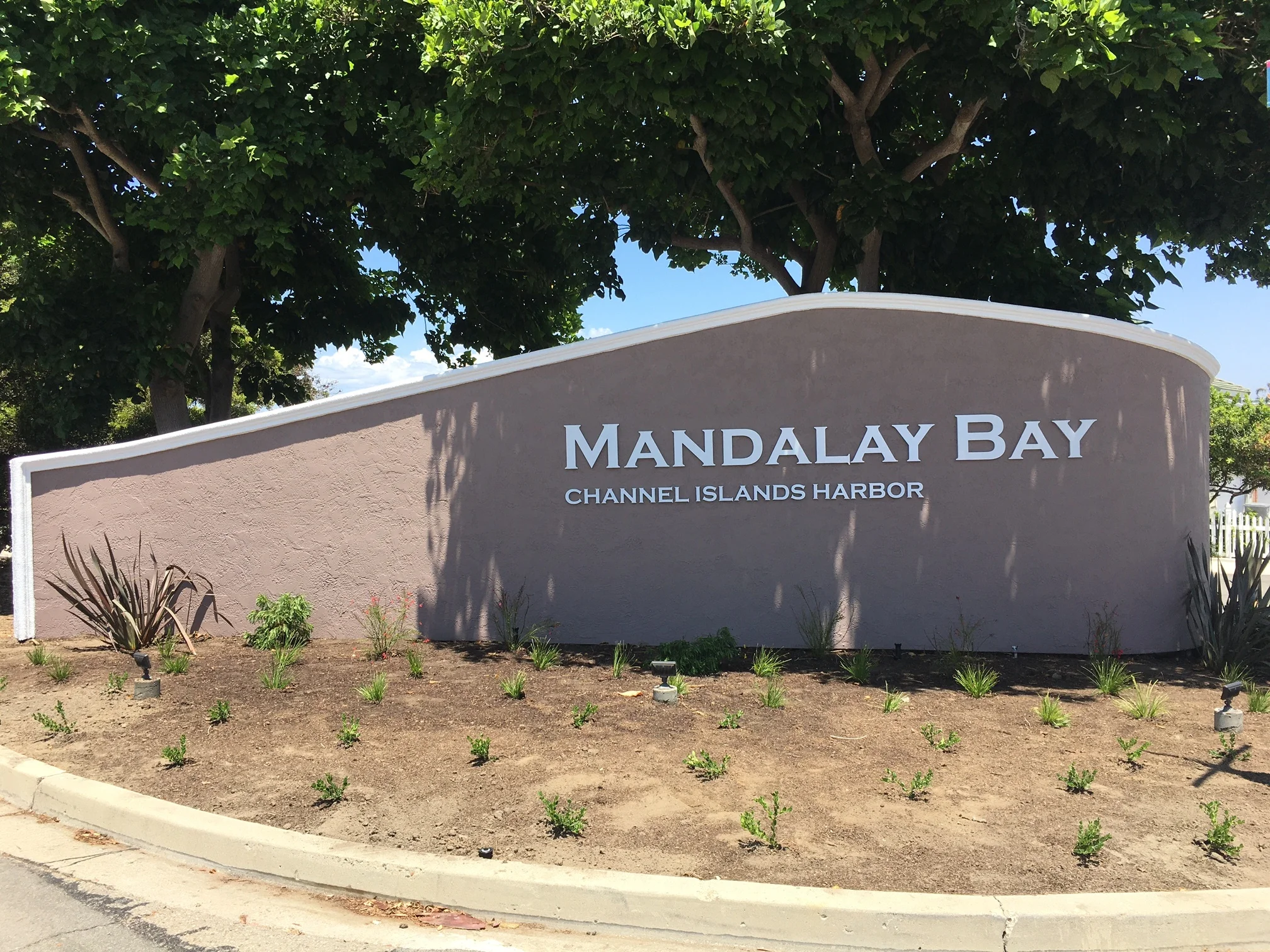 Custom Outdoor Signs for Business