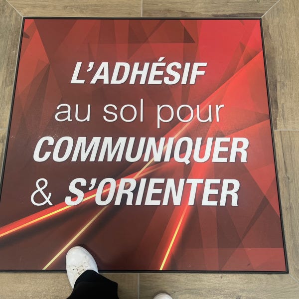 Adhésif au sol