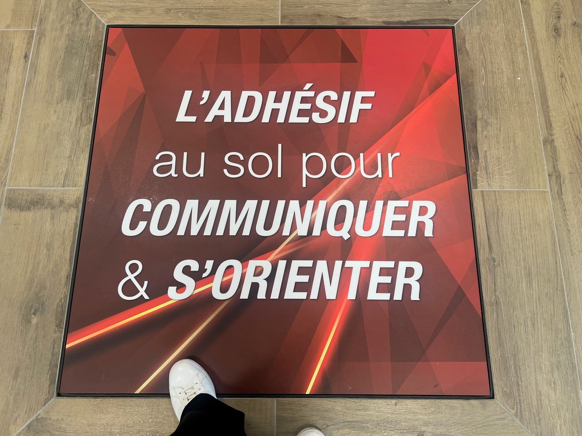 Marquage adhésif au sol