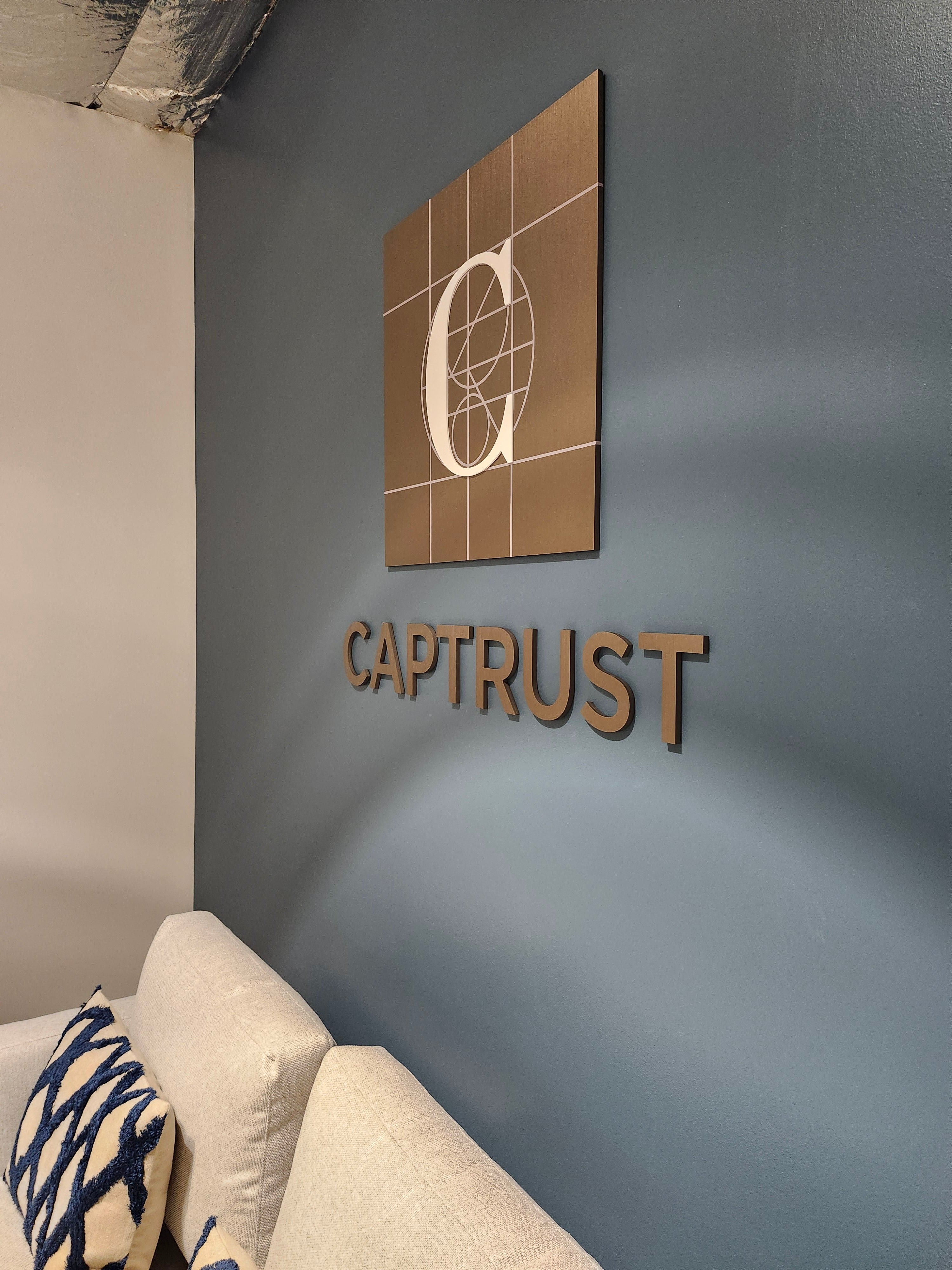  Custom Metal Plaques – Elegant and Durable Branding! 