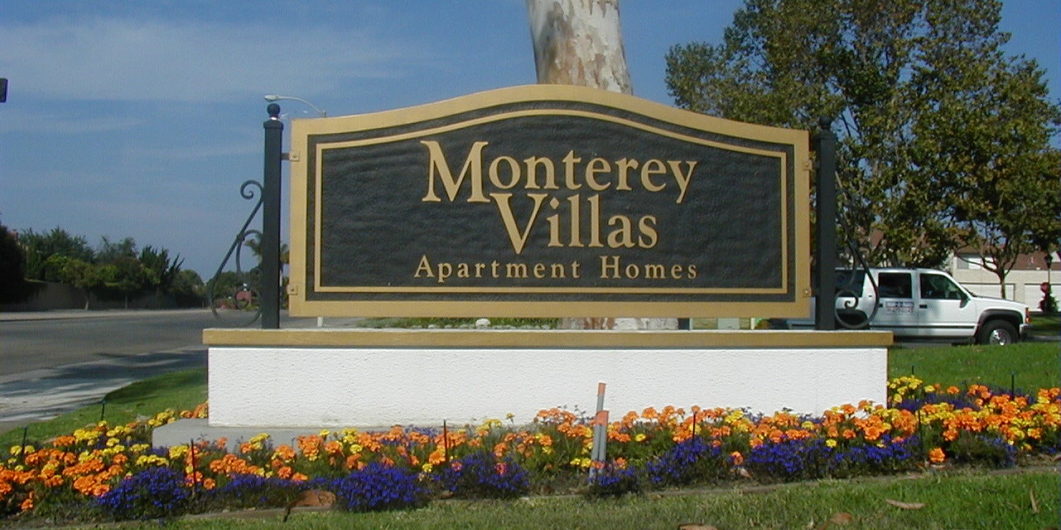 Custom Outdoor Signs for Business