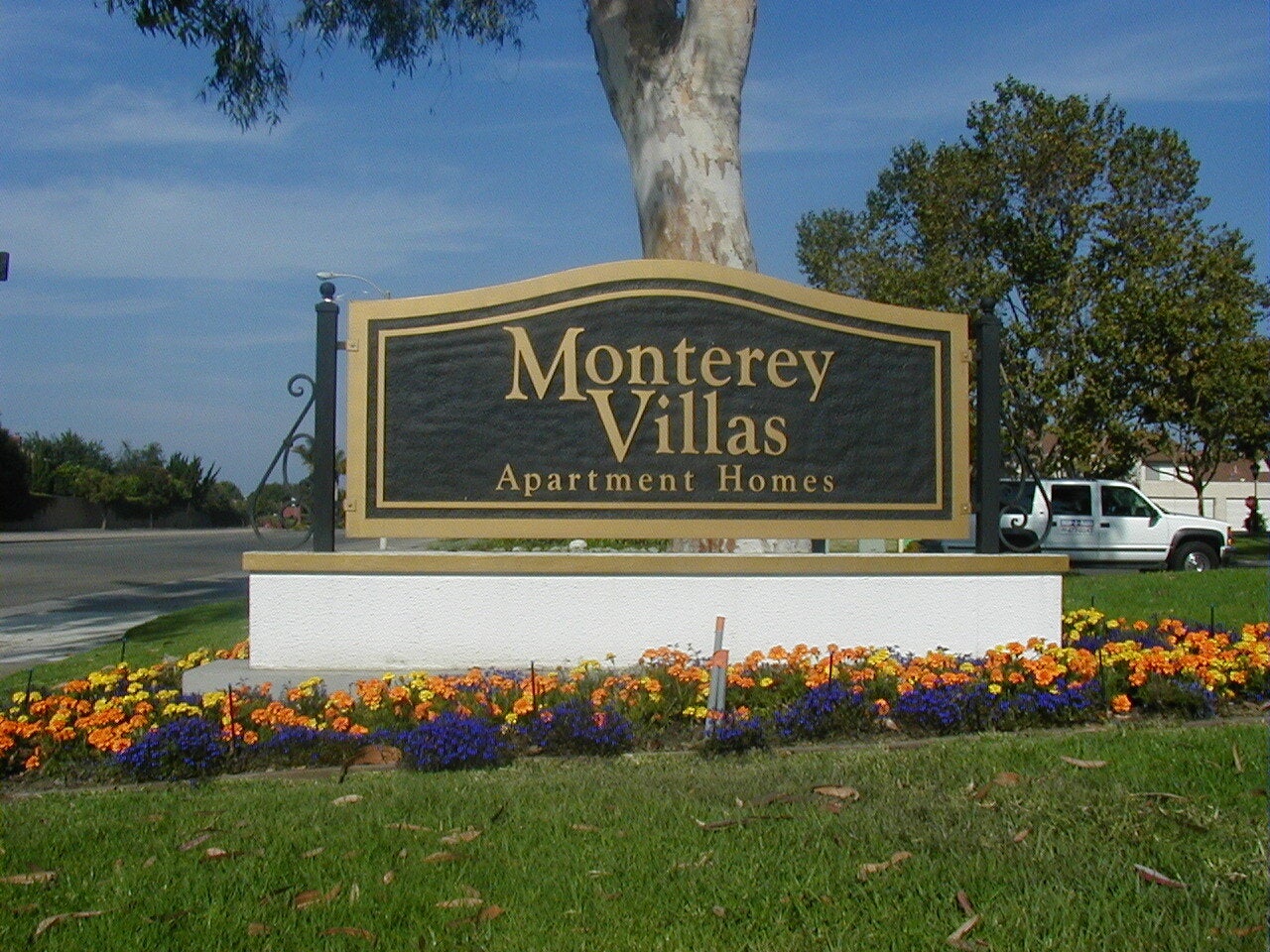 Custom Outdoor Signs for Business