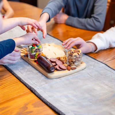 https://cdn.gorilladash.com/images/media/16056980/fully-promoted-usa-mm-1224-client-employee-food-gifts-engraved-board-3-square-677be2c402a42.jpg?auto=webp&crop=1%3A1%2Csmart&width=400